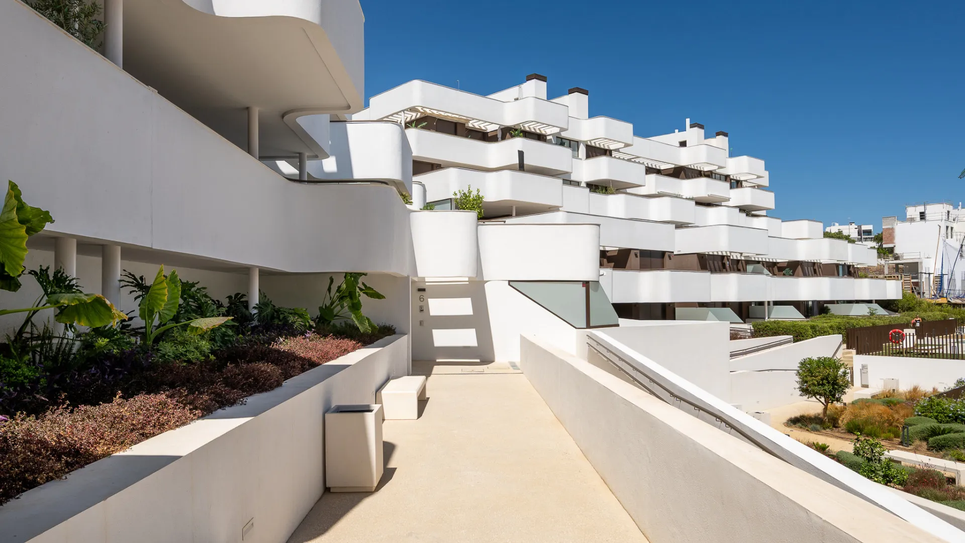 Comprar atico duplex con 3 dormitorios en Estepona