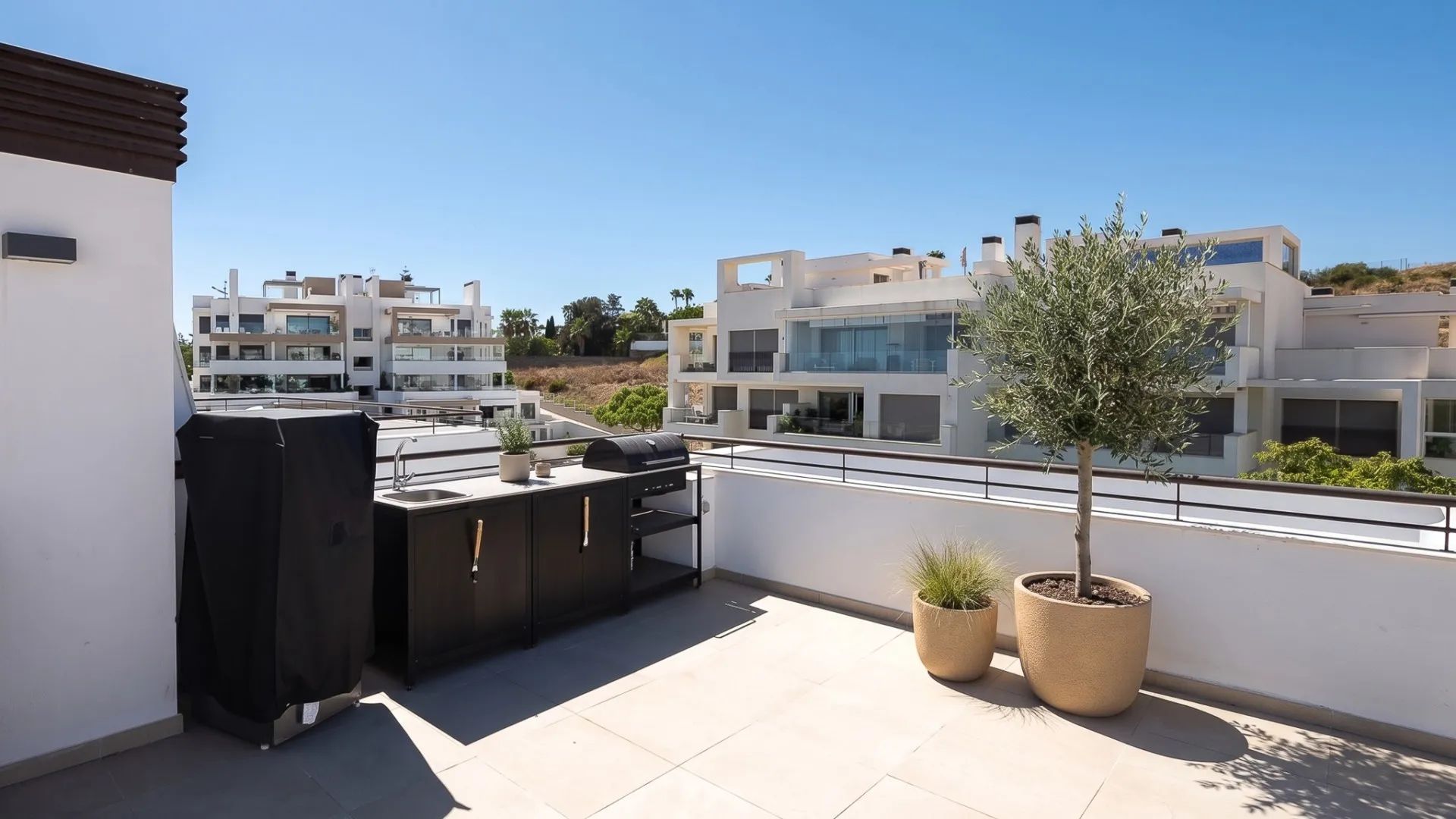 Comprar atico duplex con 3 dormitorios en Estepona