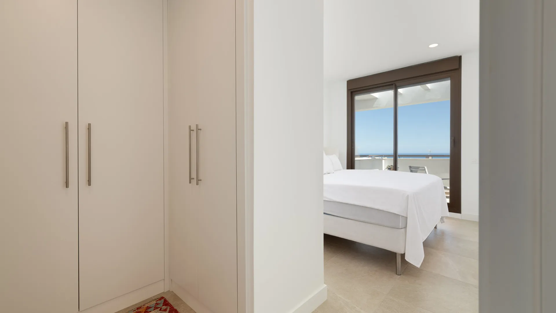 Comprar atico duplex con 3 dormitorios en Estepona