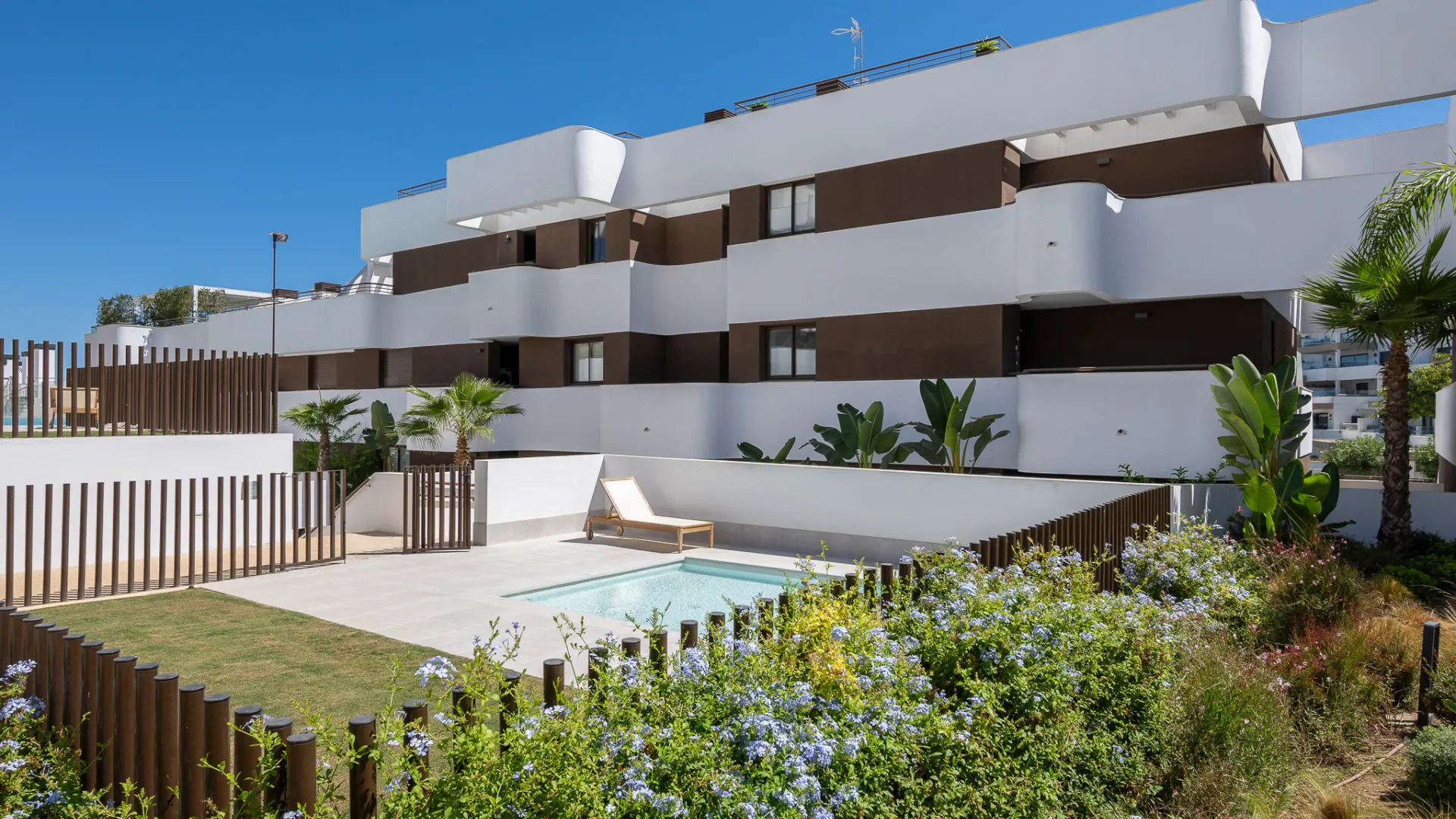 Comprar atico duplex con 3 dormitorios en Estepona