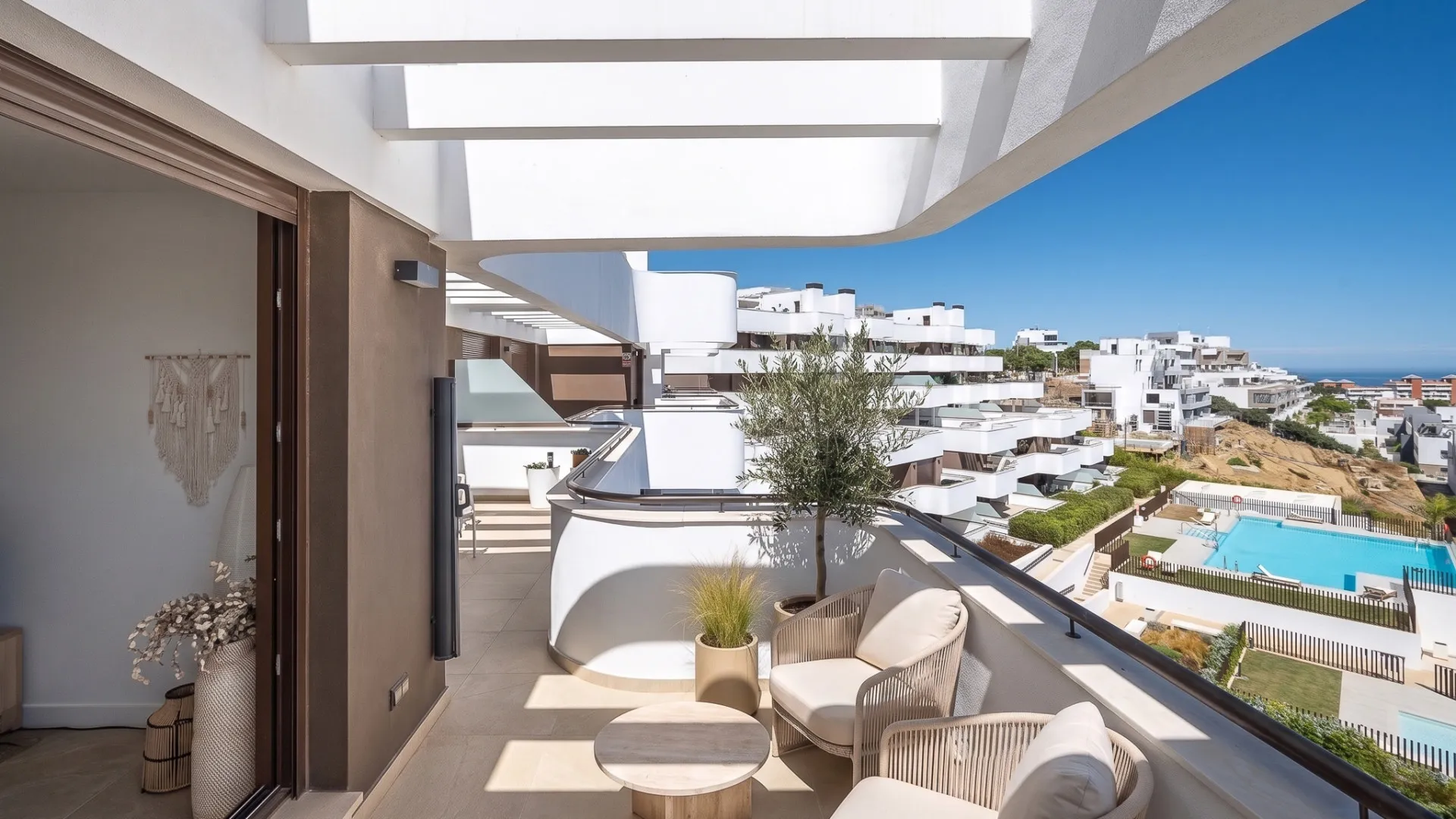 Comprar atico duplex con 3 dormitorios en Estepona