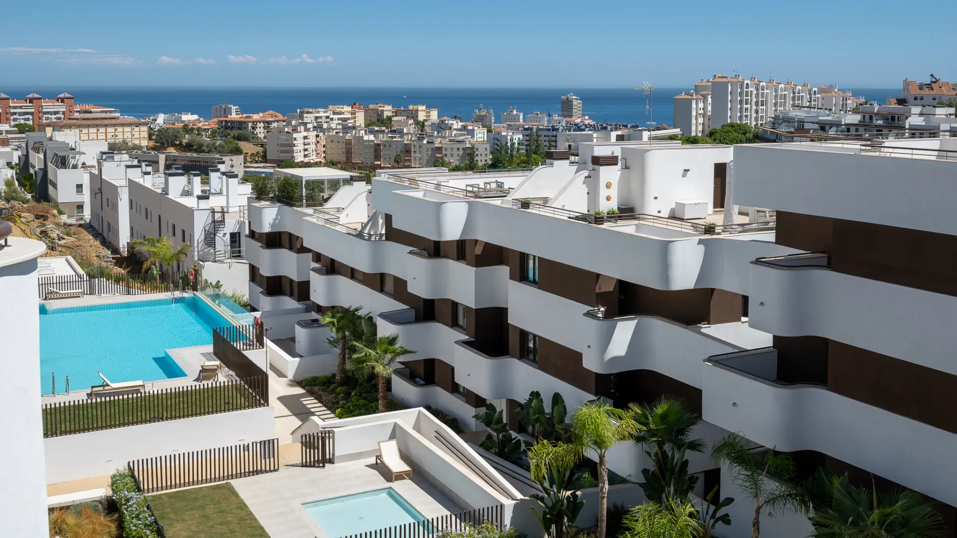Comprar atico duplex con 3 dormitorios en Estepona