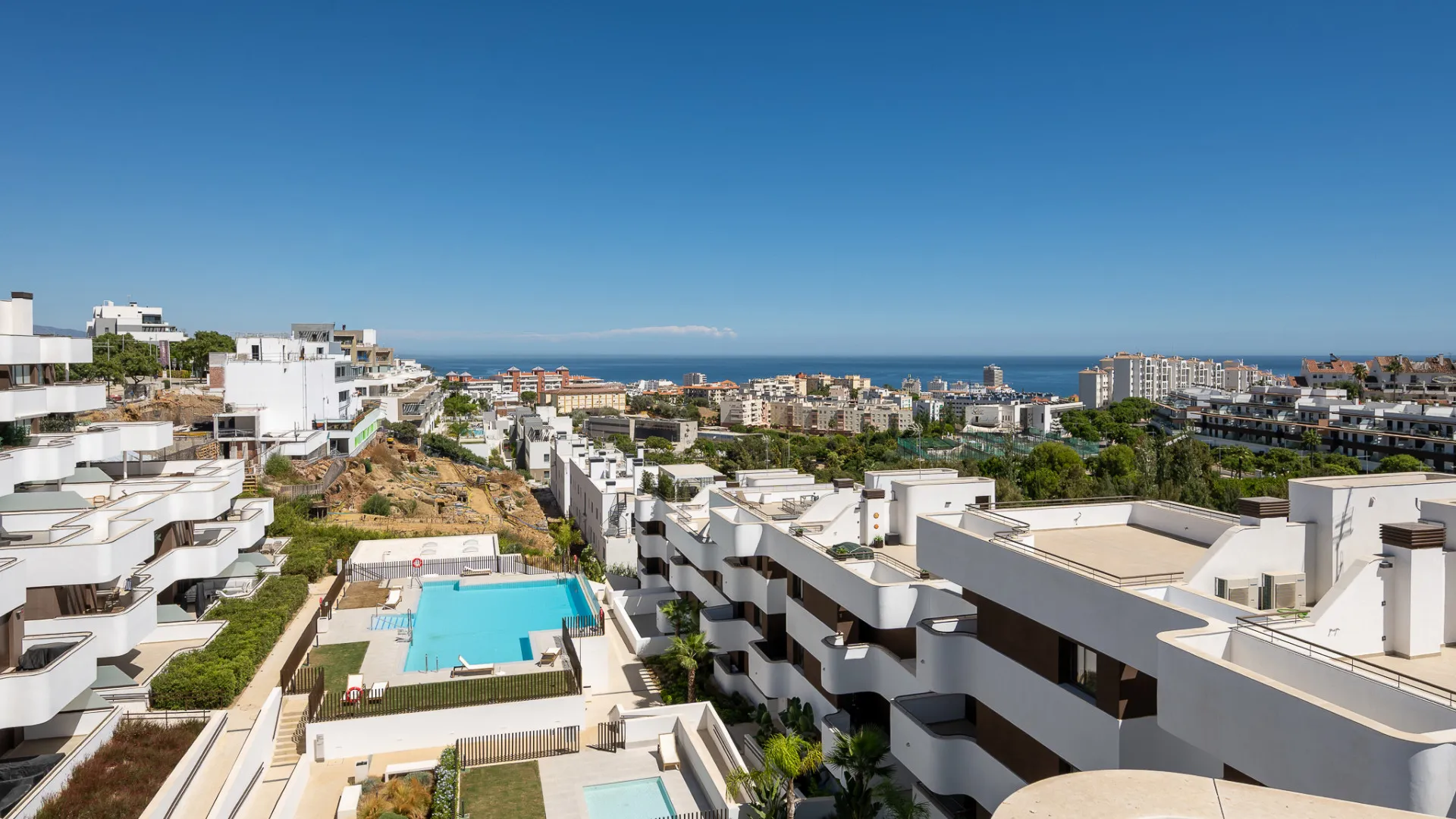 Comprar atico duplex con 3 dormitorios en Estepona