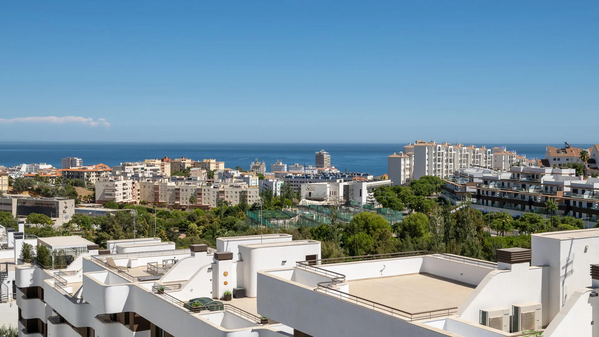 Comprar atico duplex con 3 dormitorios en Estepona