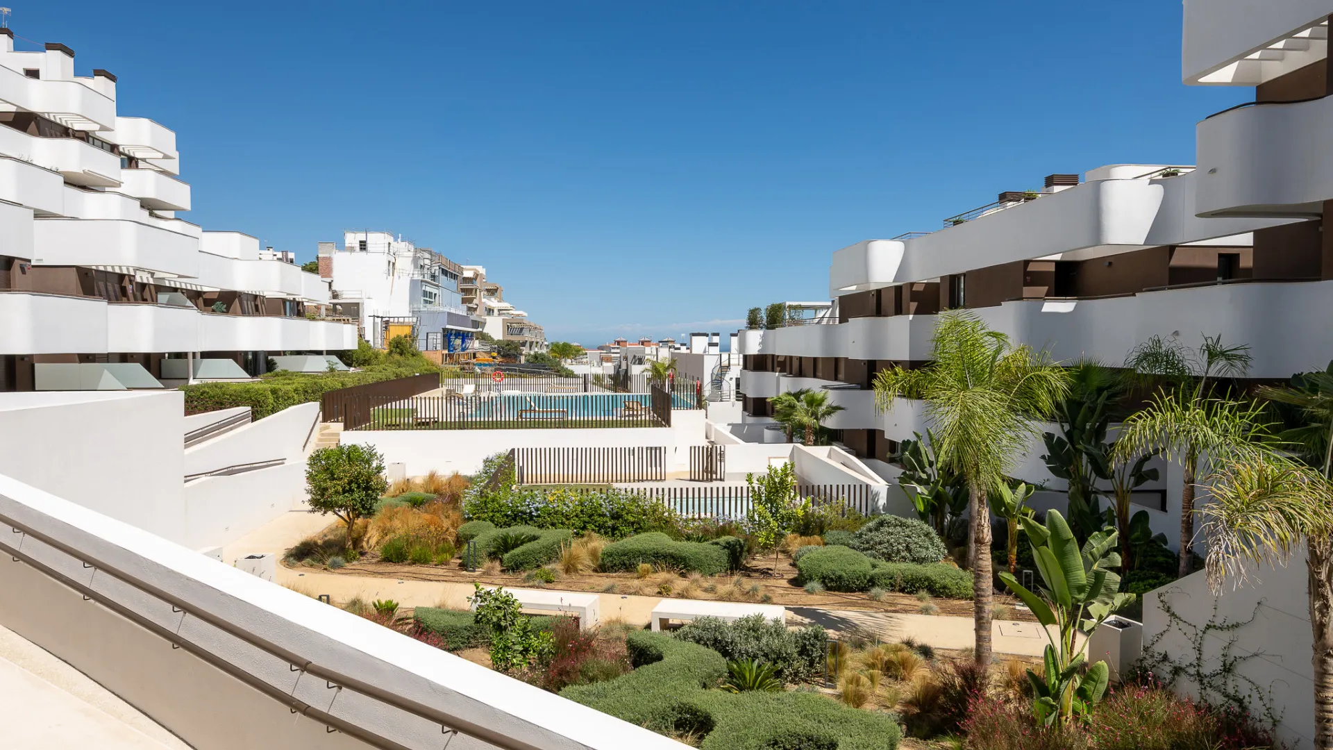 Comprar atico duplex con 3 dormitorios en Estepona