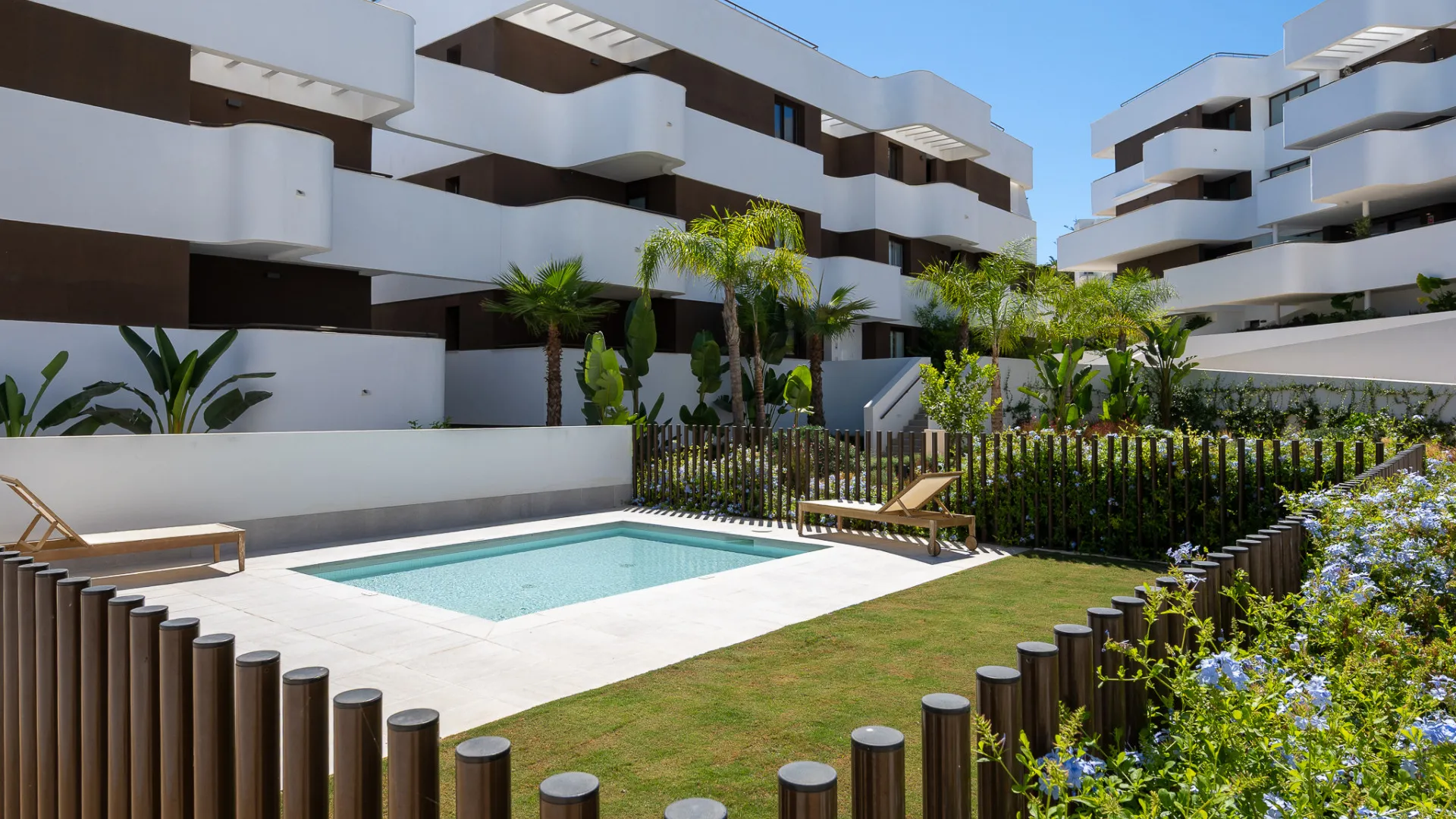 Comprar atico duplex con 3 dormitorios en Estepona