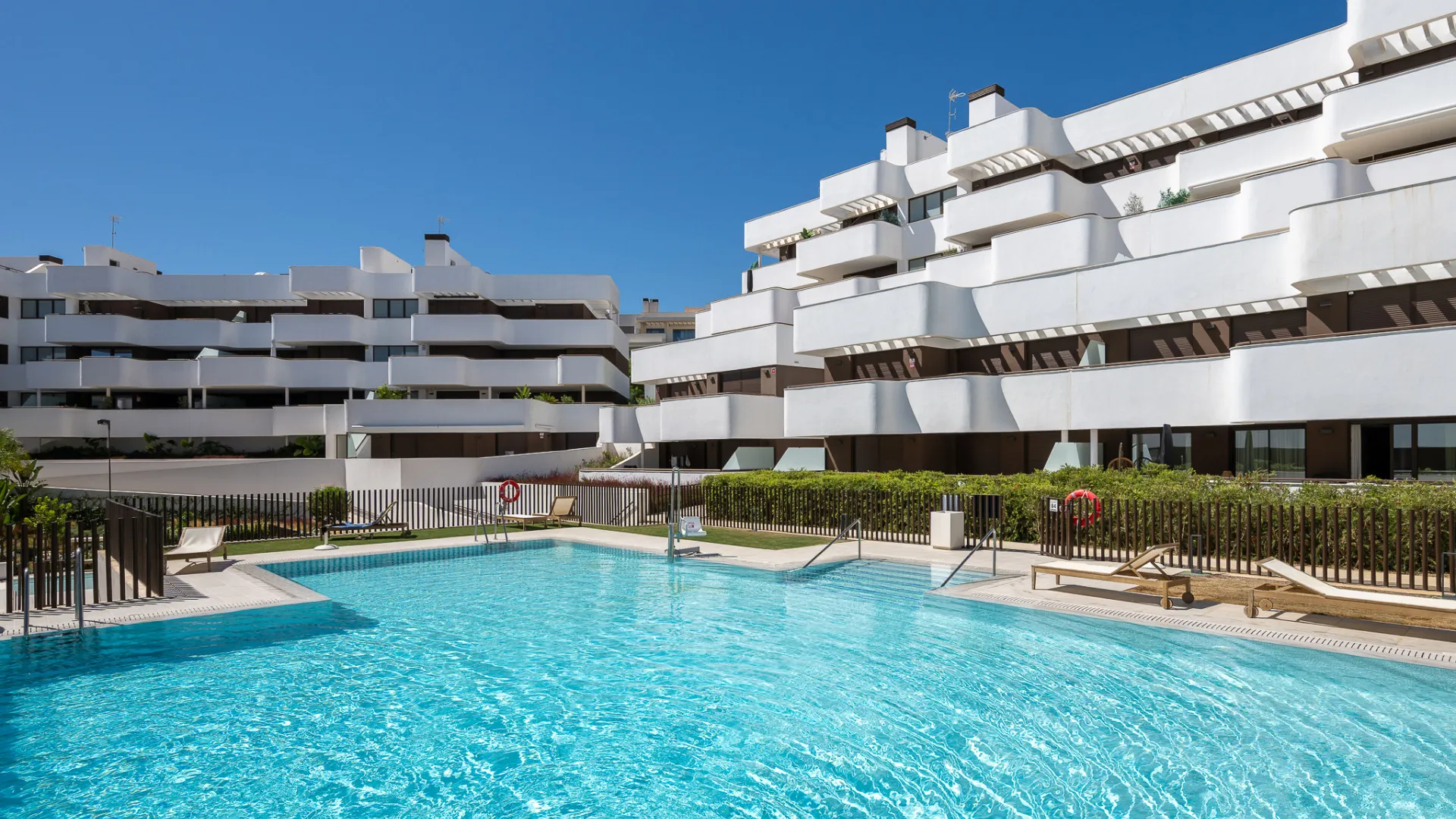 Comprar atico duplex con 3 dormitorios en Estepona