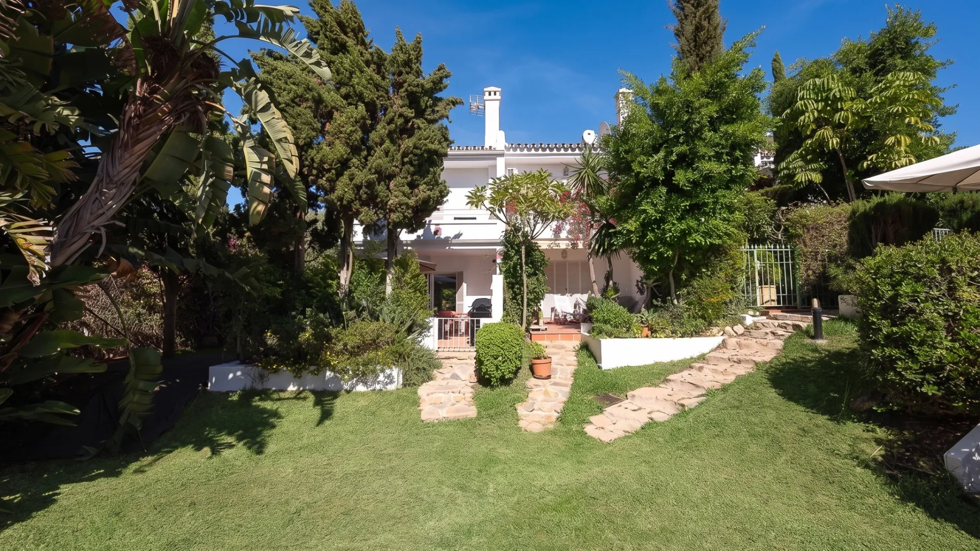 For sale town house with 2 bedrooms in Artola