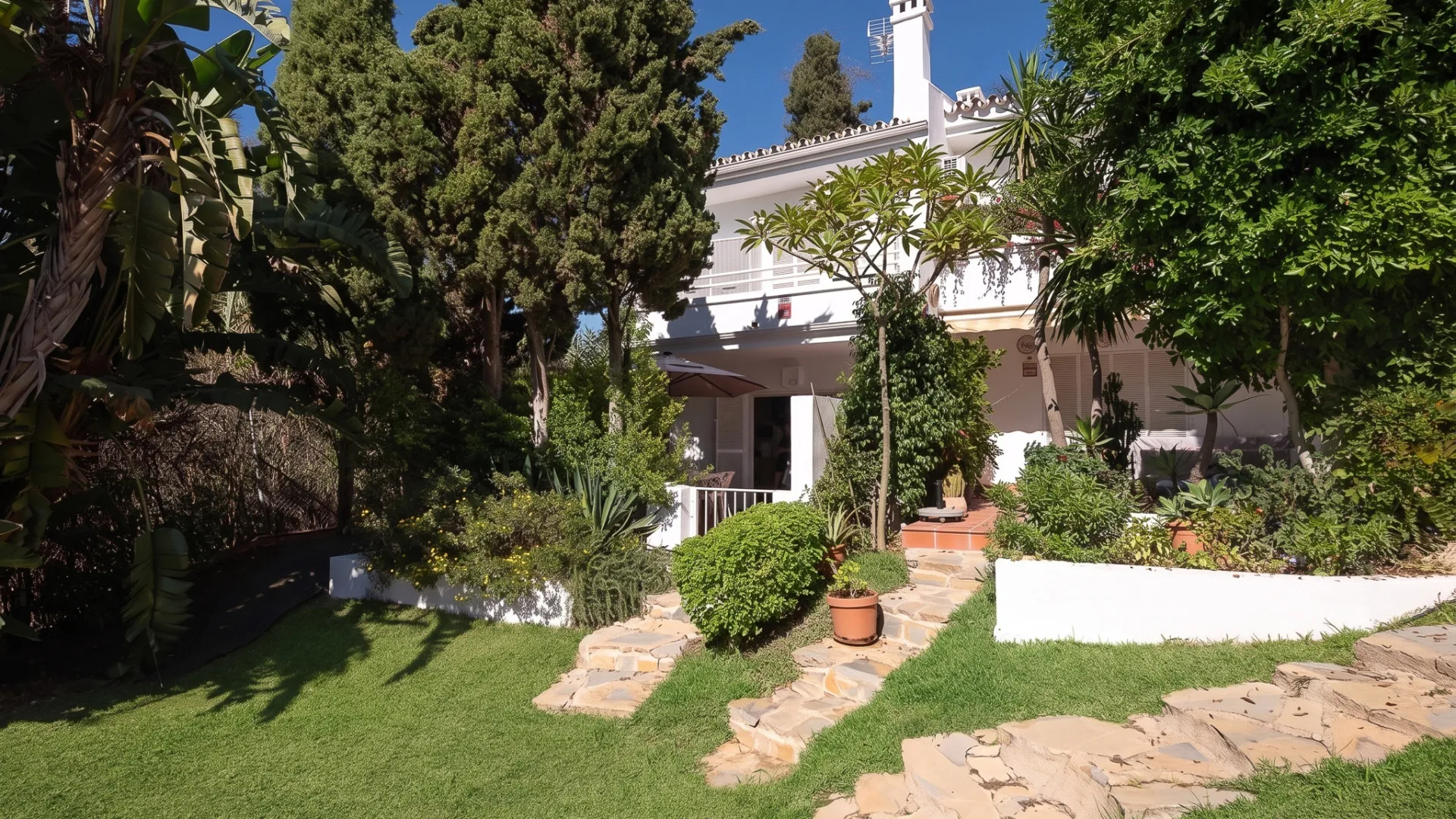 For sale town house with 2 bedrooms in Artola