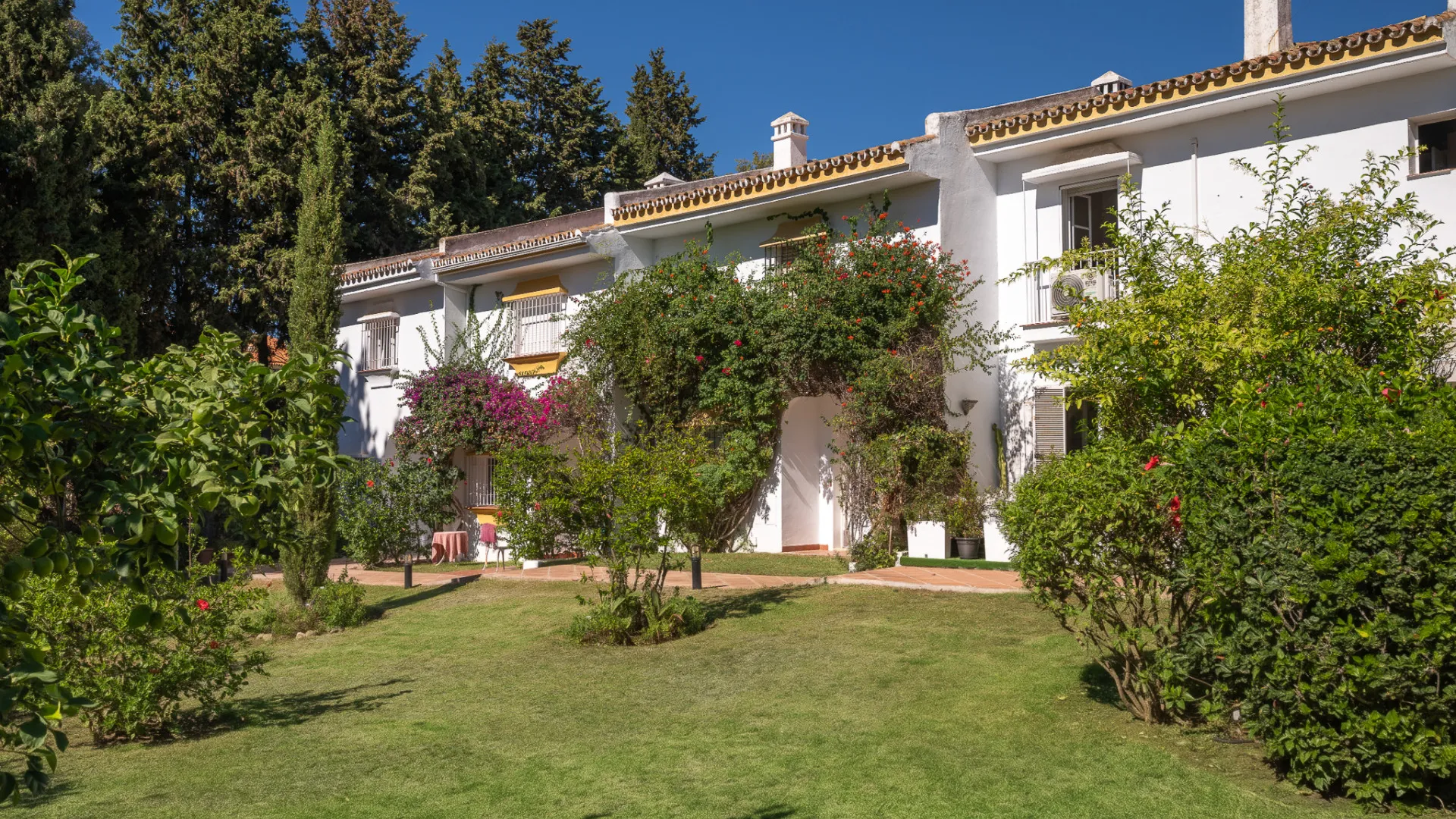 For sale town house with 2 bedrooms in Artola