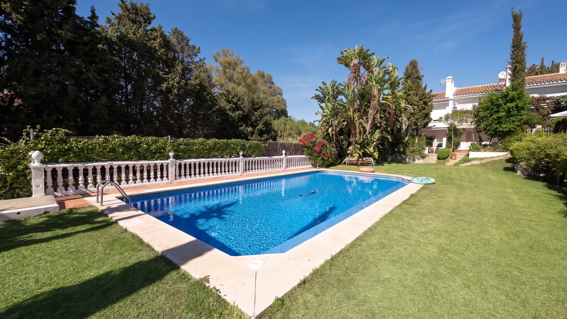 For sale town house with 2 bedrooms in Artola