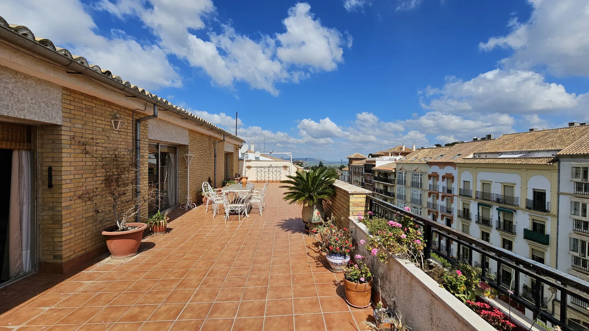 Ático a la venta con 7 dormitorios en Antequera