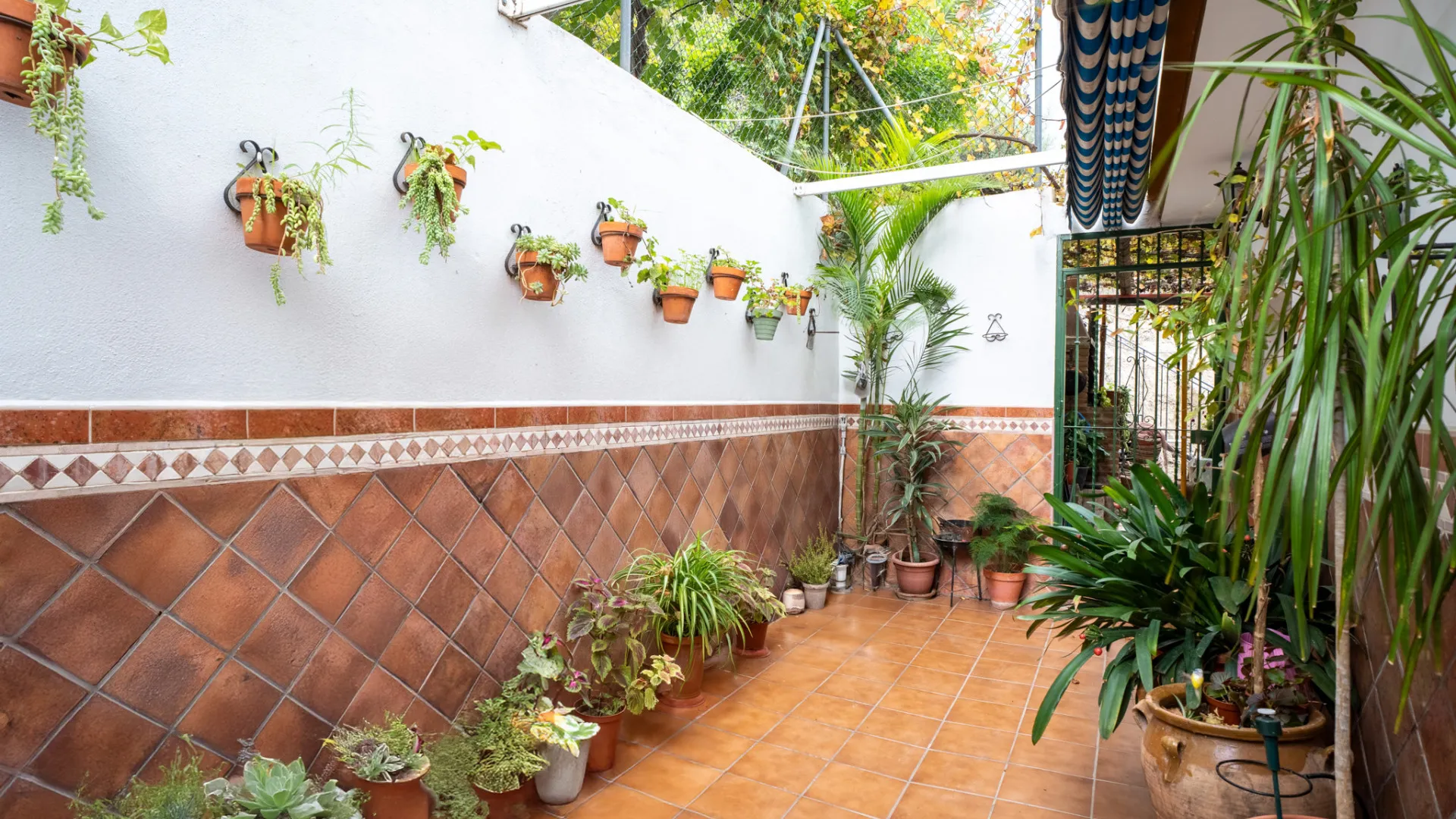 7 bedrooms semi detached house for sale in Estepona Town