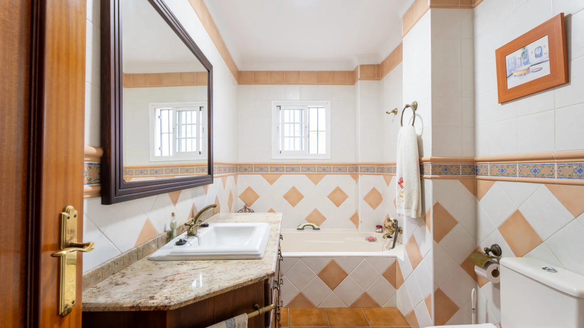 7 bedrooms semi detached house for sale in Estepona Town