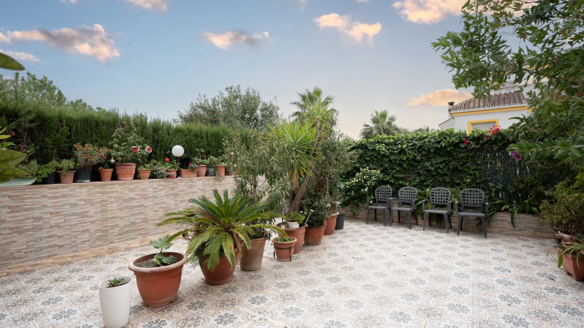7 bedrooms semi detached house for sale in Estepona Town