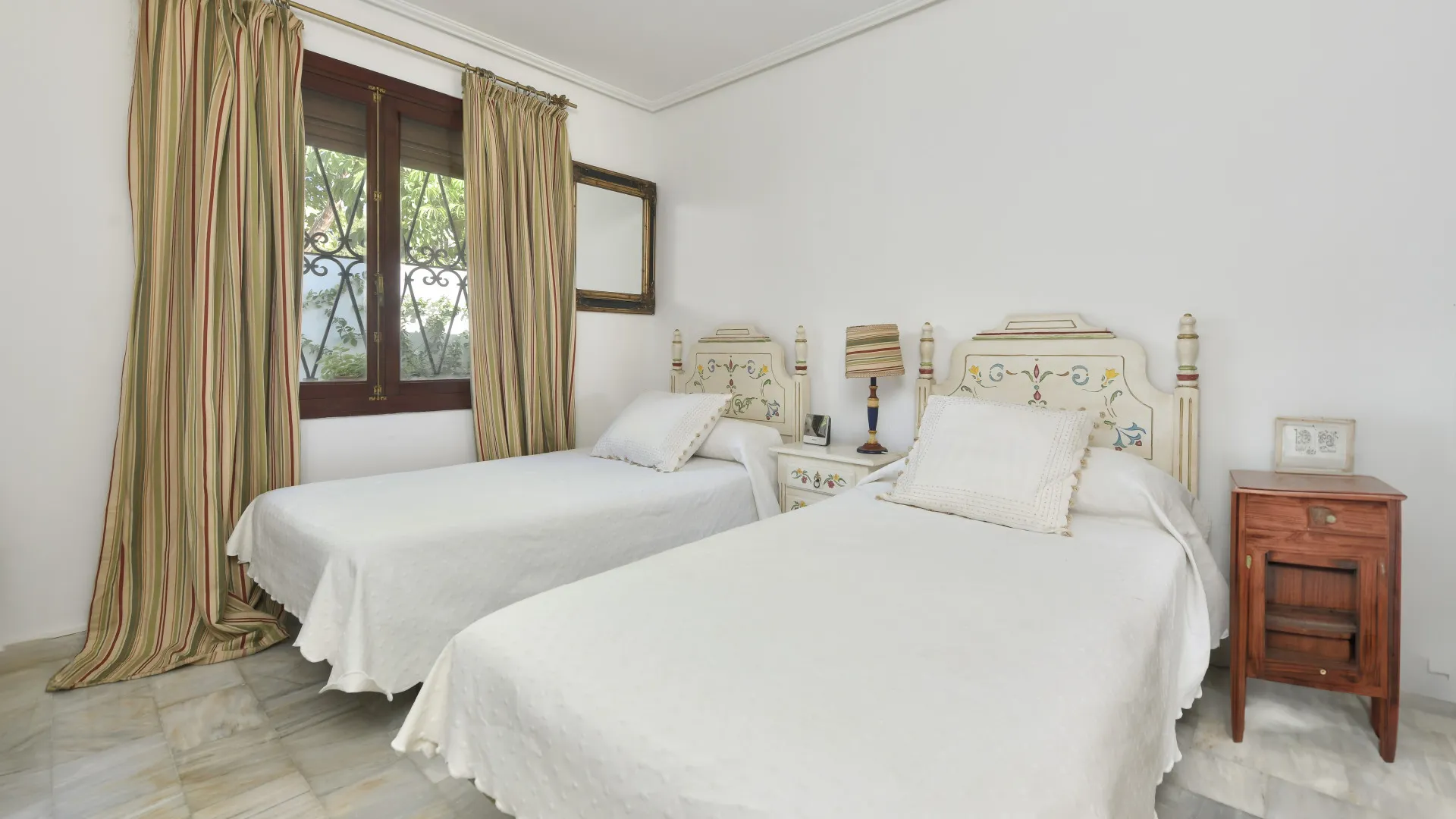 Villa con 6 dormitorios en venta en Valdeolletas