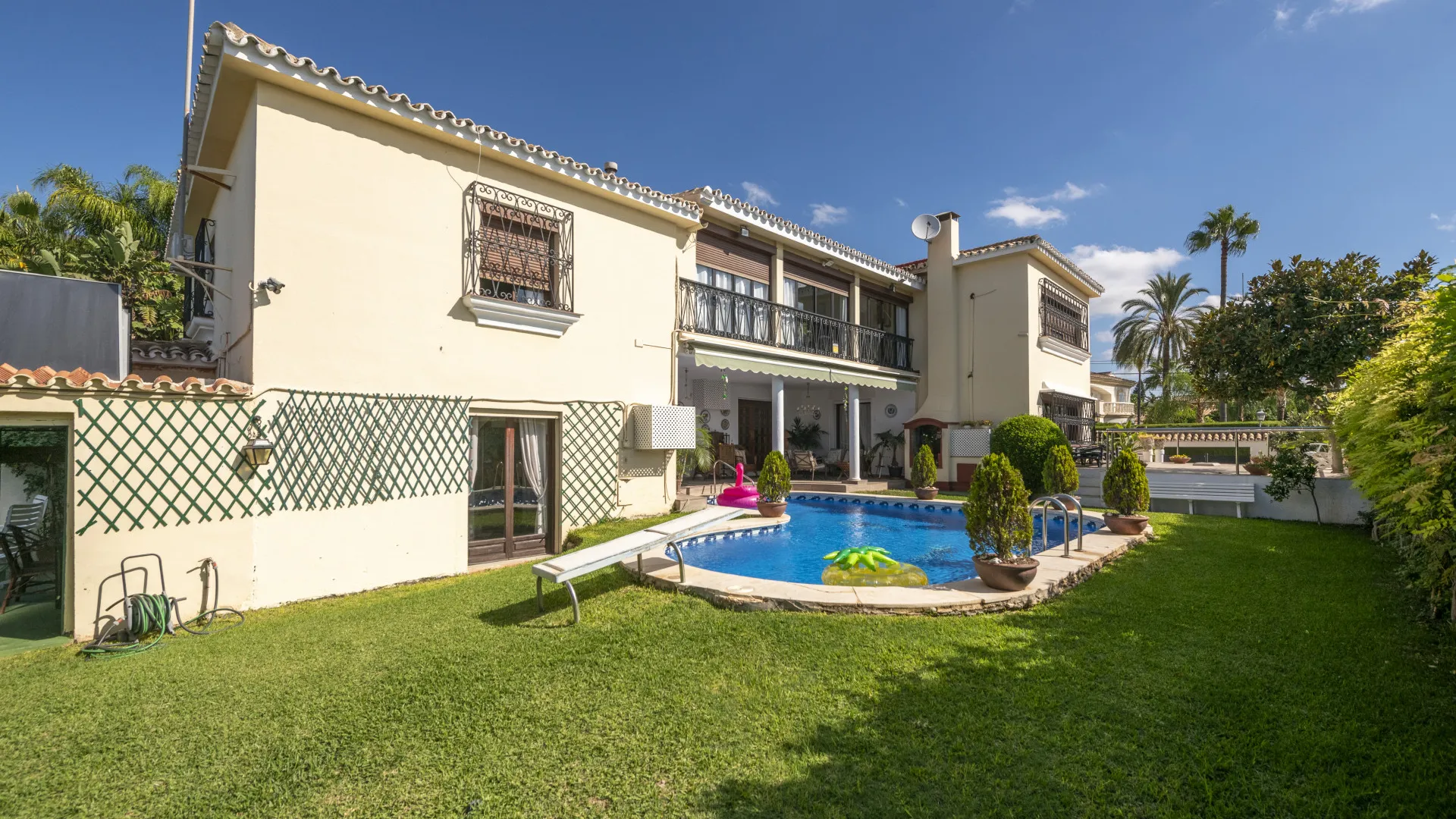 Villa con 6 dormitorios en venta en Valdeolletas