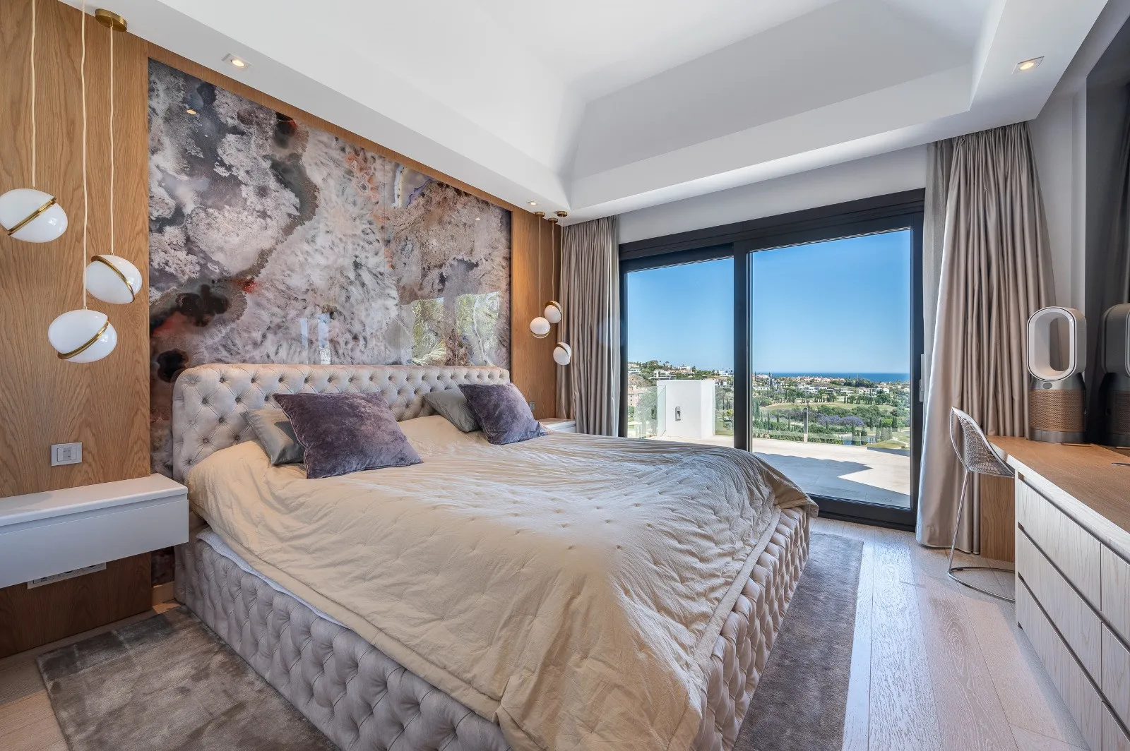 Villa for sale in Los Flamingos Golf with 6 bedrooms