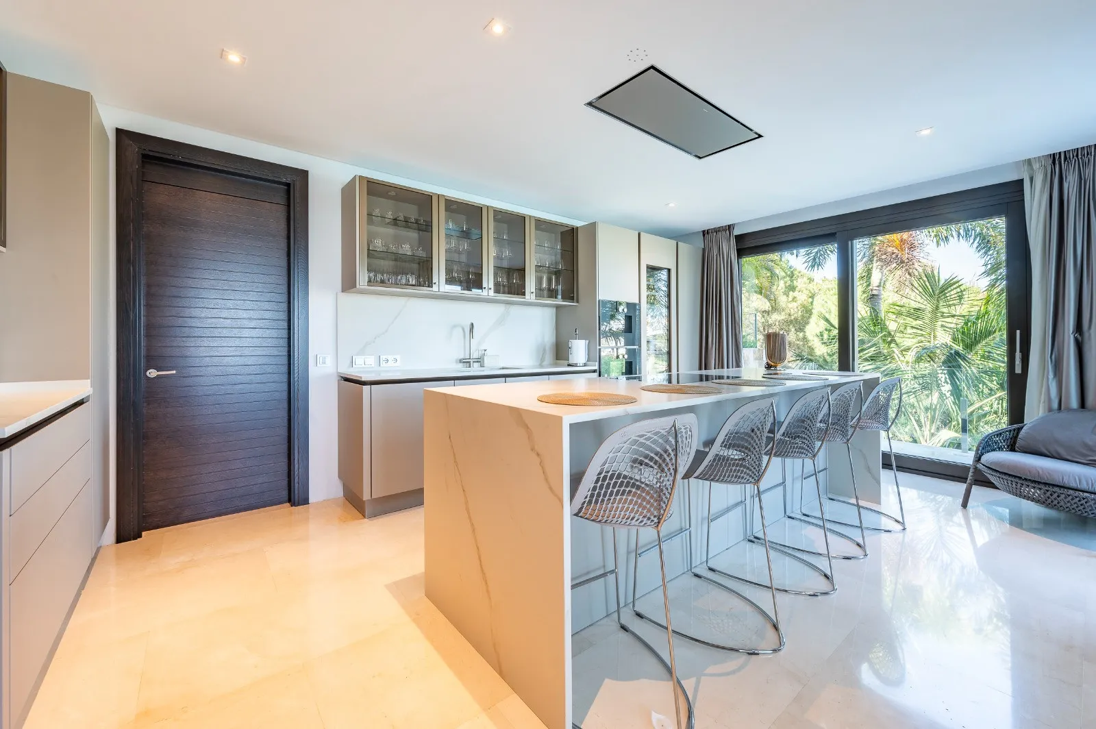 Villa for sale in Los Flamingos Golf with 6 bedrooms