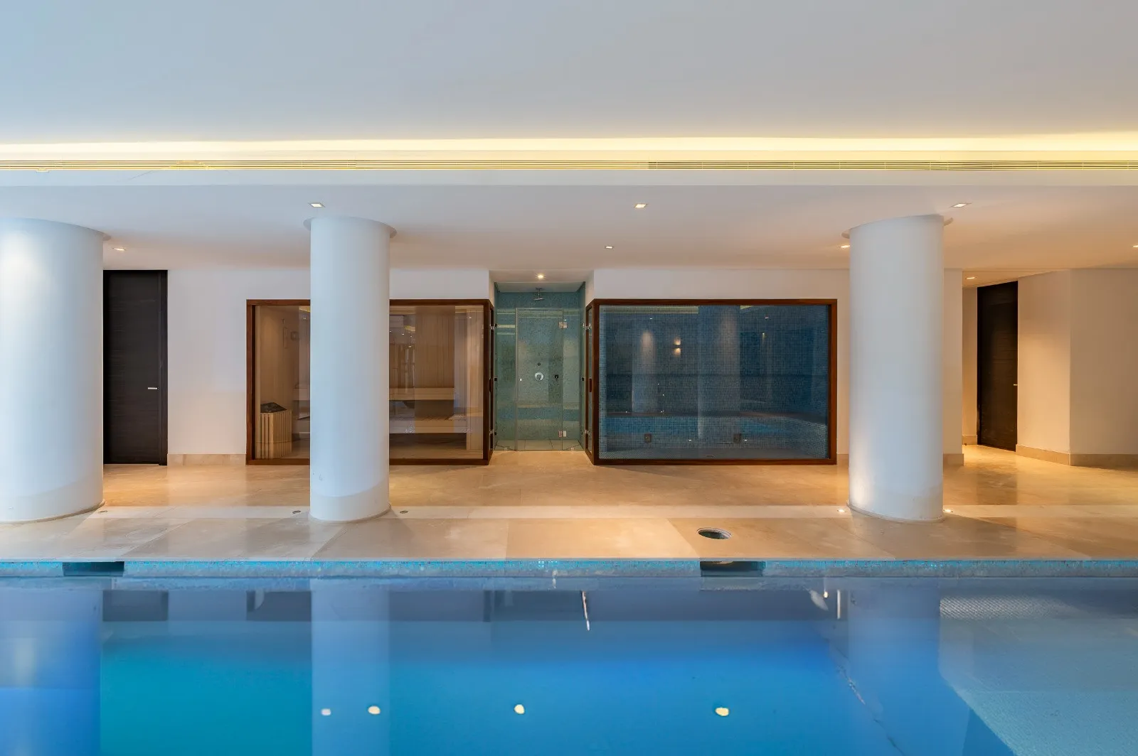 Villa for sale in Los Flamingos Golf with 6 bedrooms