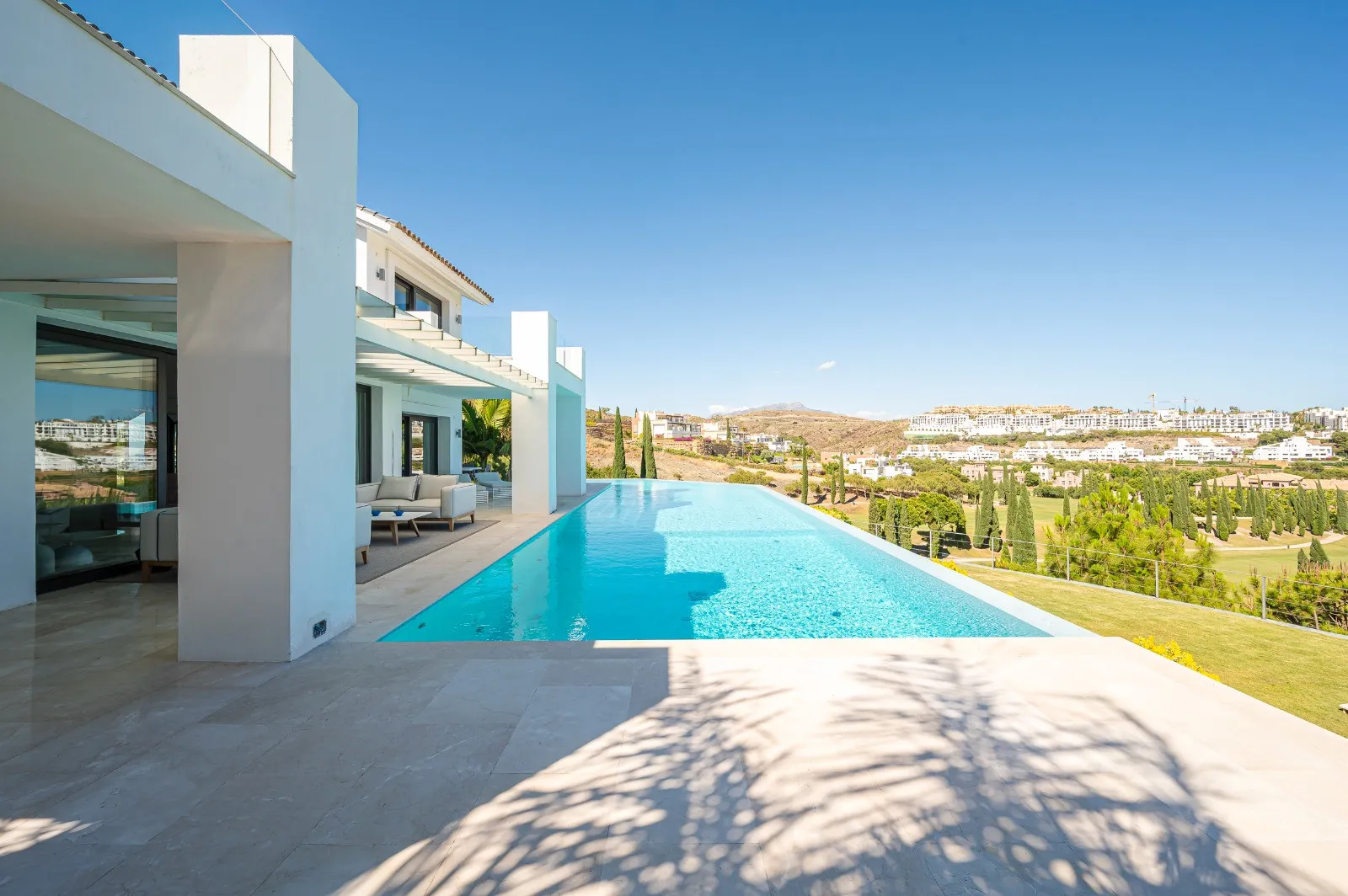 Villa for sale in Los Flamingos Golf with 6 bedrooms