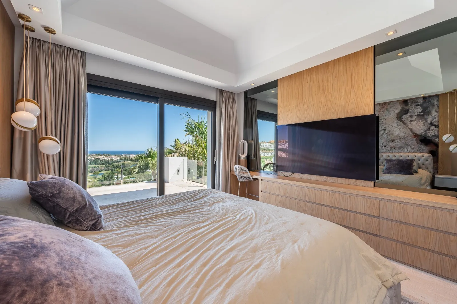 Villa for sale in Los Flamingos Golf with 6 bedrooms