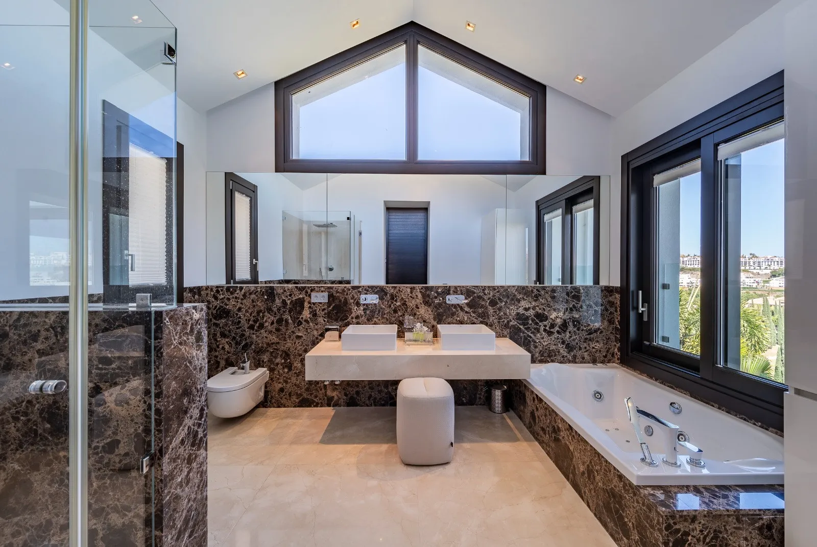Villa for sale in Los Flamingos Golf with 6 bedrooms