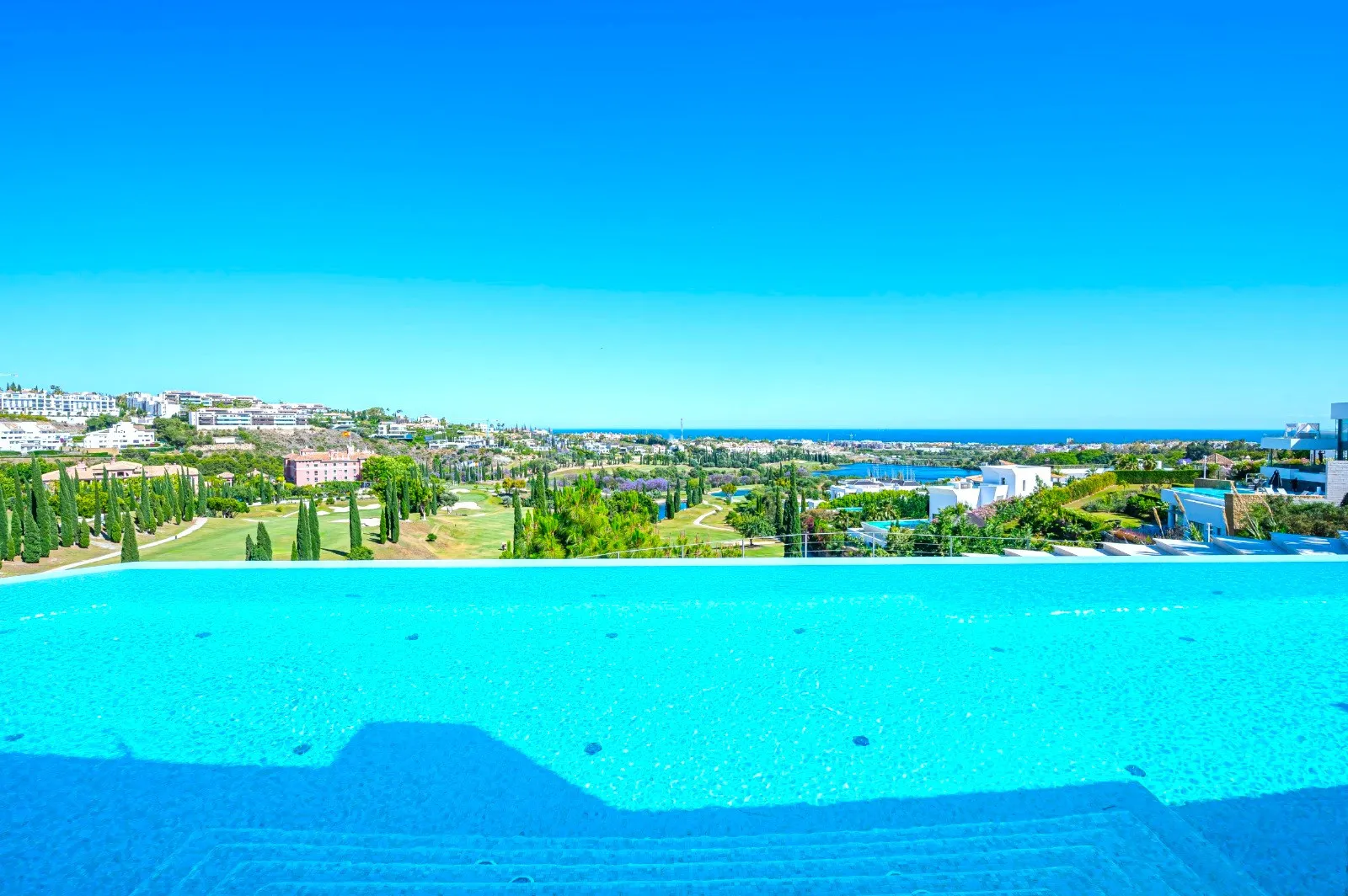 Villa for sale in Los Flamingos Golf with 6 bedrooms