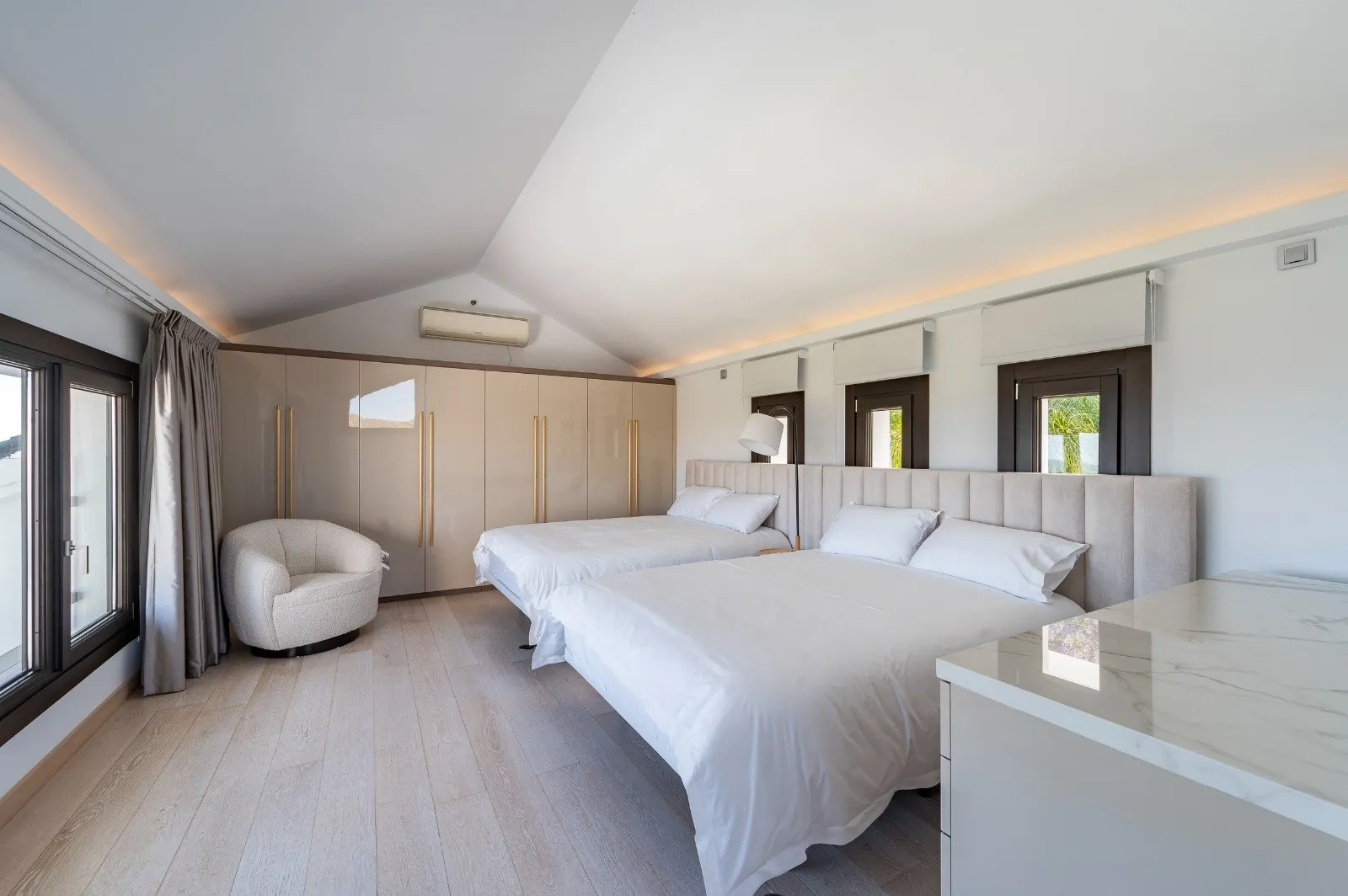 Villa for sale in Los Flamingos Golf with 6 bedrooms