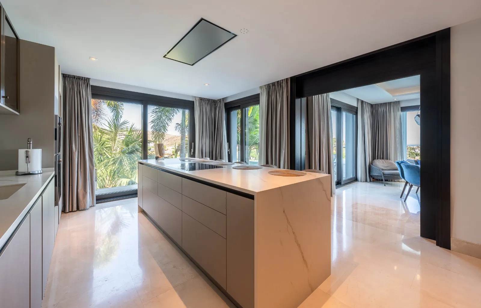 Villa for sale in Los Flamingos Golf with 6 bedrooms