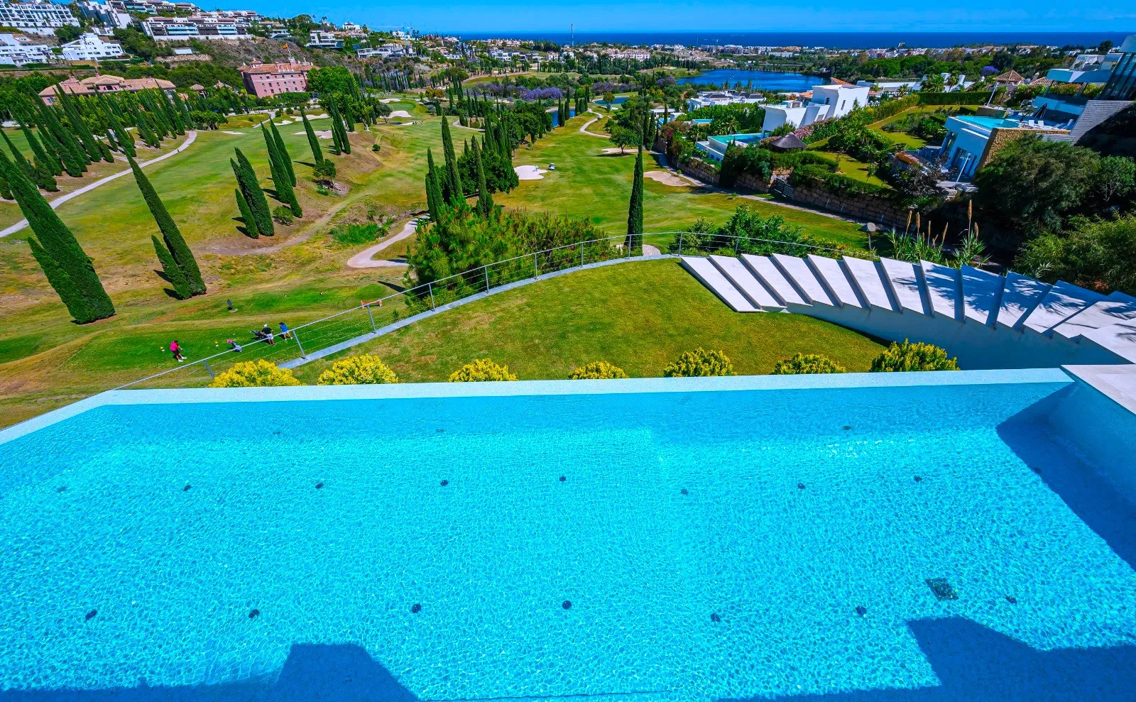 Villa for sale in Los Flamingos Golf with 6 bedrooms