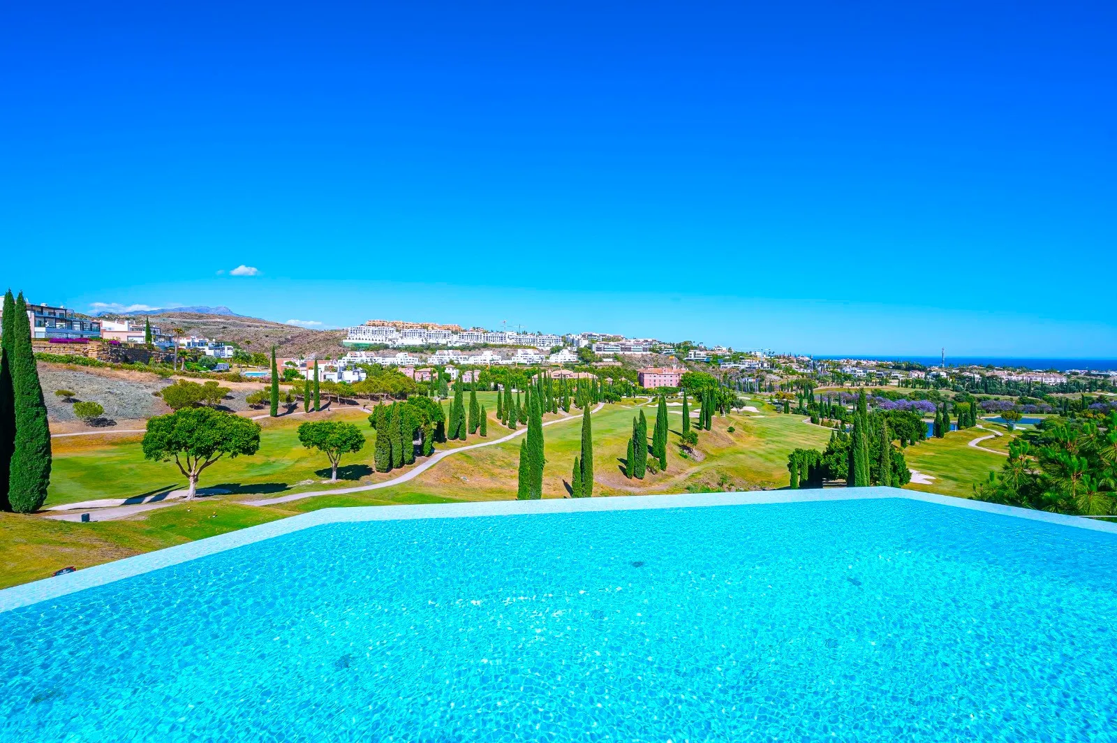 Villa for sale in Los Flamingos Golf with 6 bedrooms