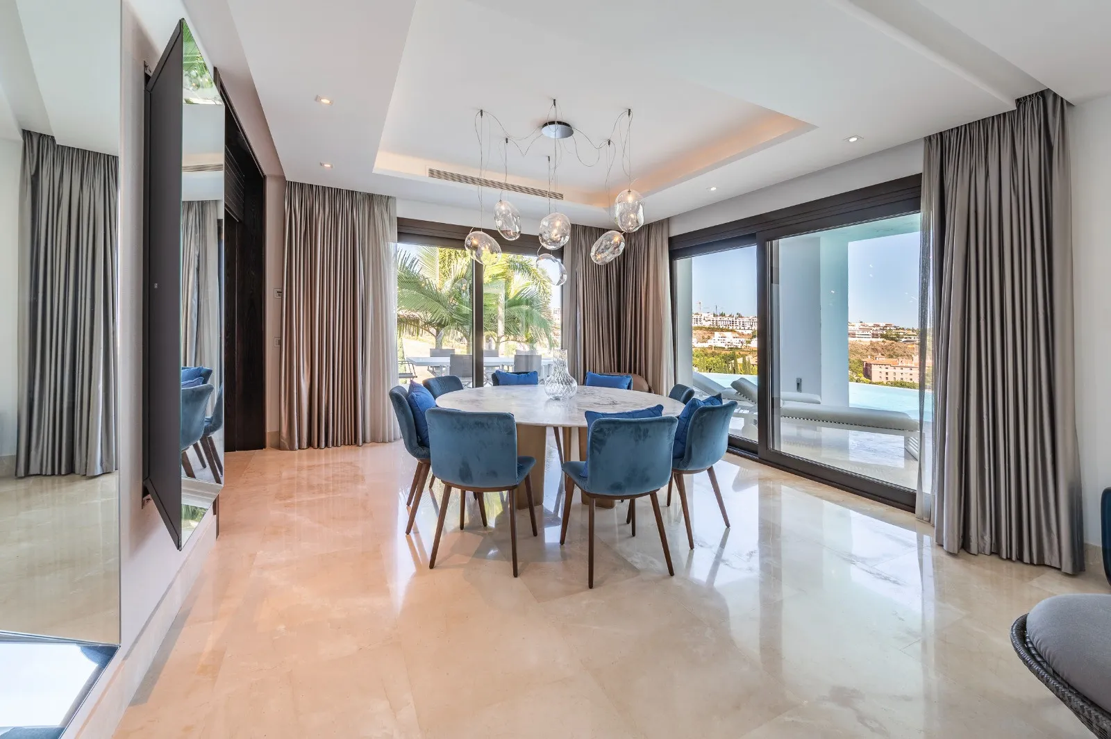 Villa for sale in Los Flamingos Golf with 6 bedrooms