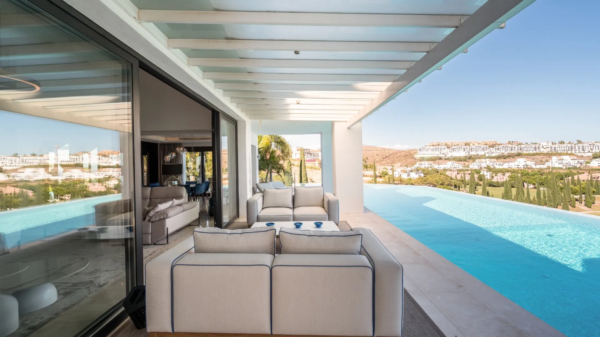Villa for sale in Los Flamingos Golf with 6 bedrooms
