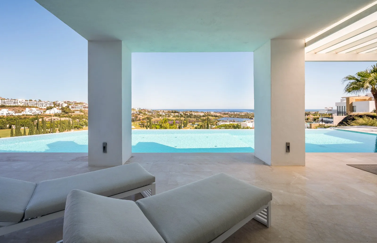 Villa for sale in Los Flamingos Golf with 6 bedrooms