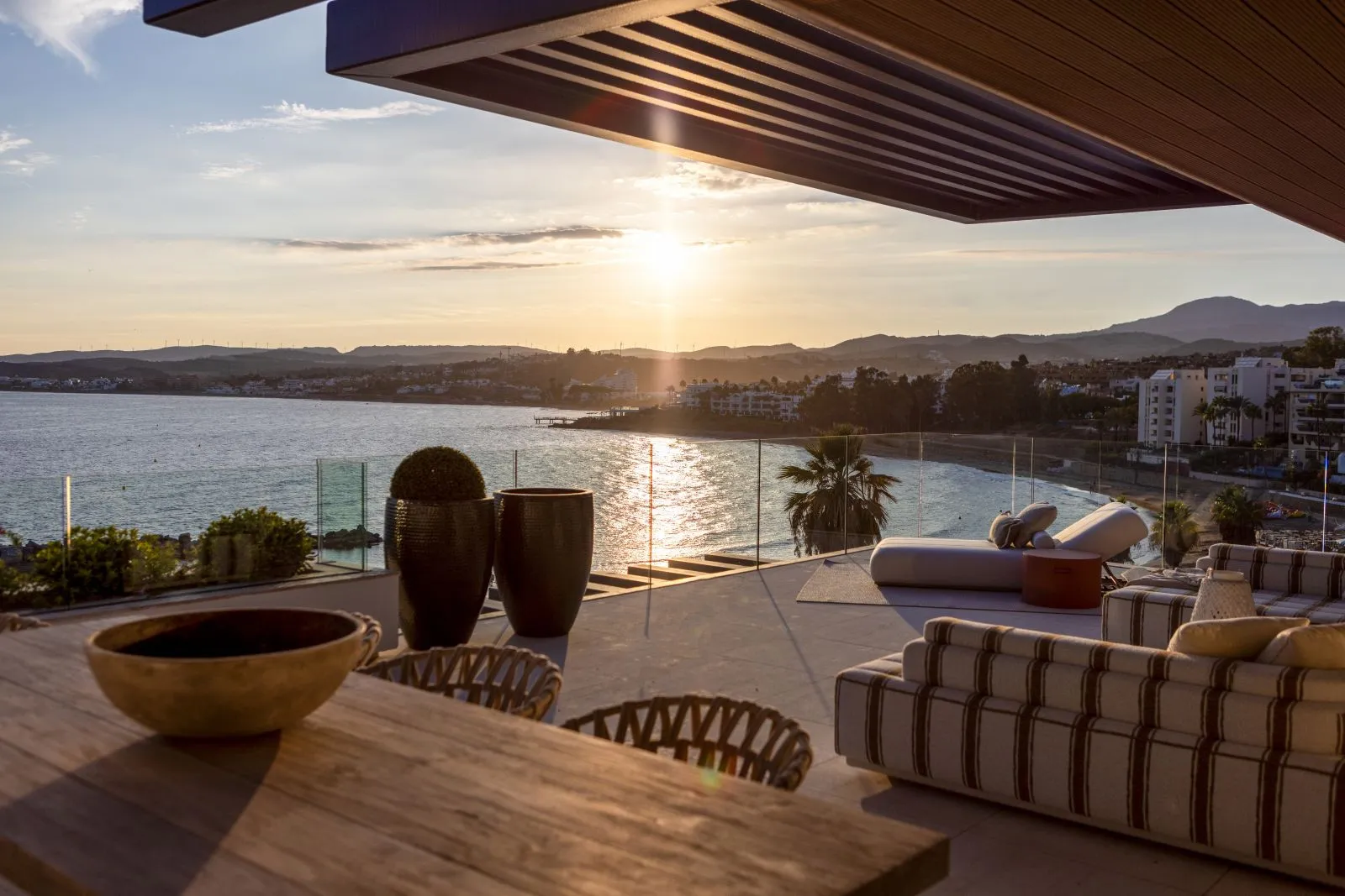 Apartamento de 2 dormitorios en venta en Estepona Puerto