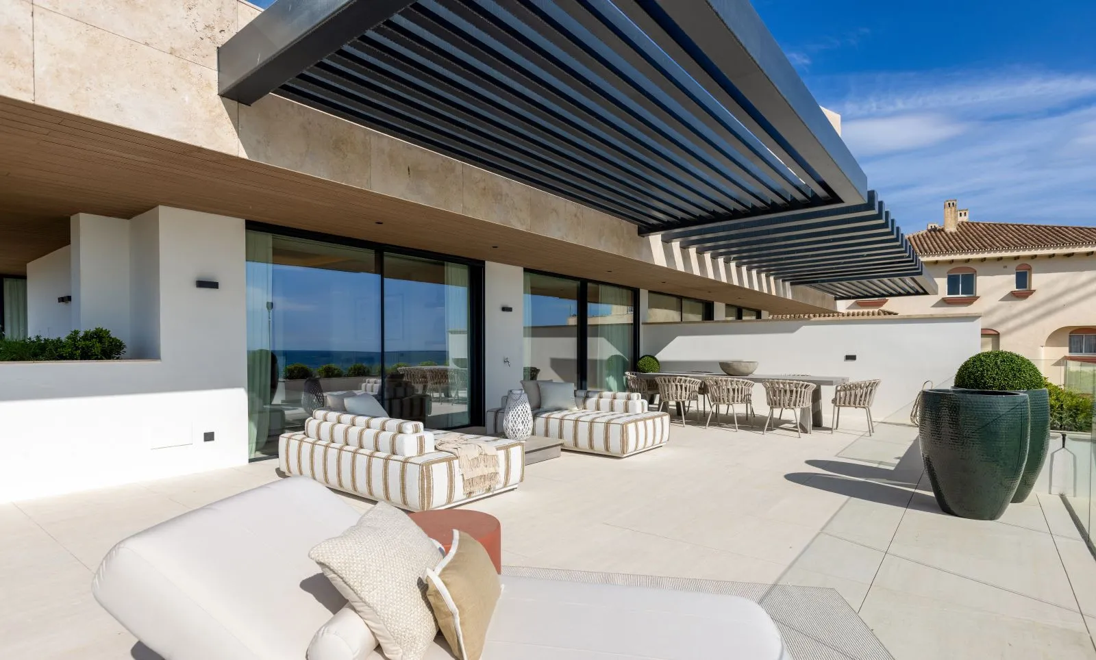 Apartamento de 2 dormitorios en venta en Estepona Puerto