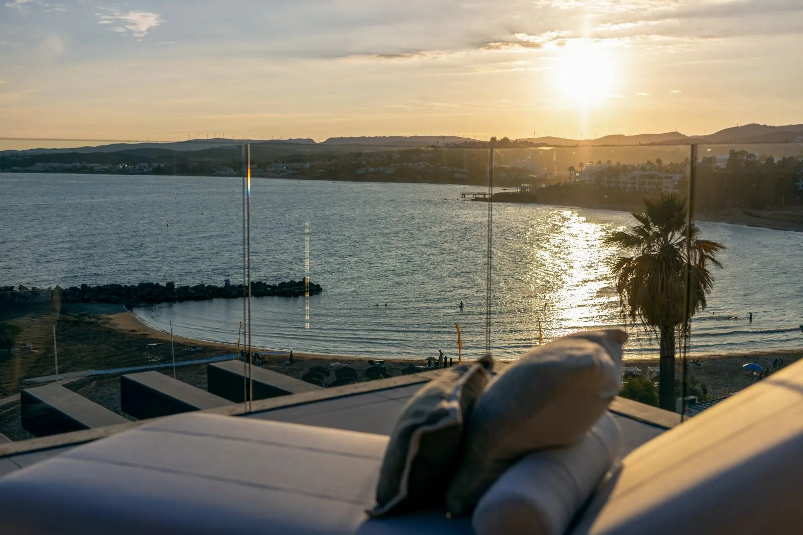 Apartamento de 2 dormitorios en venta en Estepona Puerto