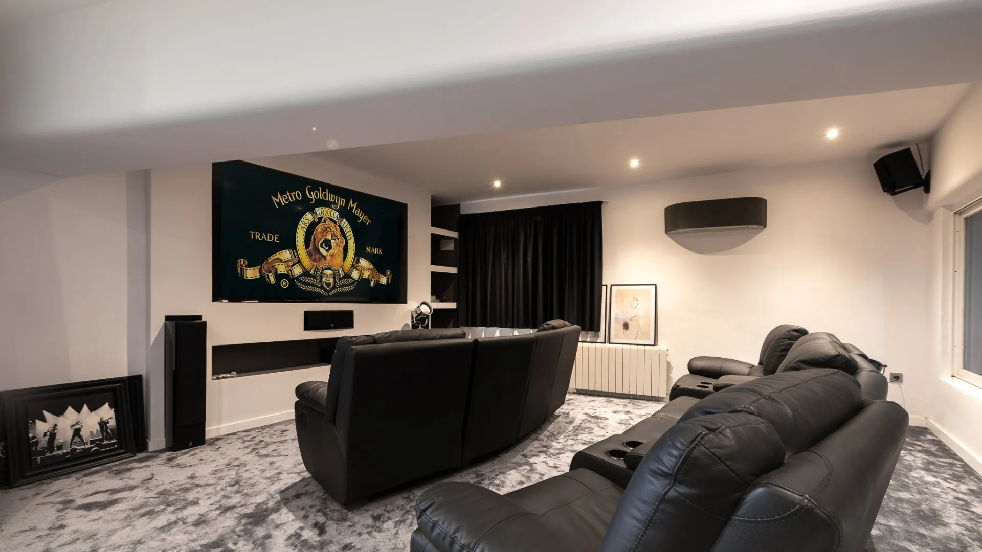 8 bedrooms Nueva Andalucia villa for sale