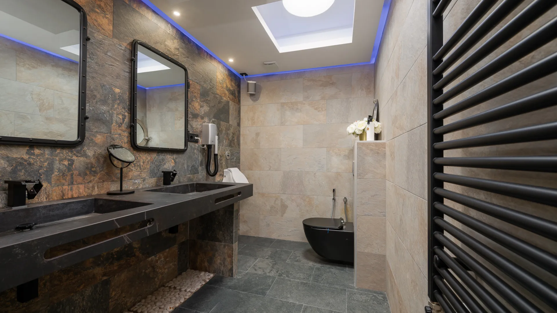 8 bedrooms Nueva Andalucia villa for sale