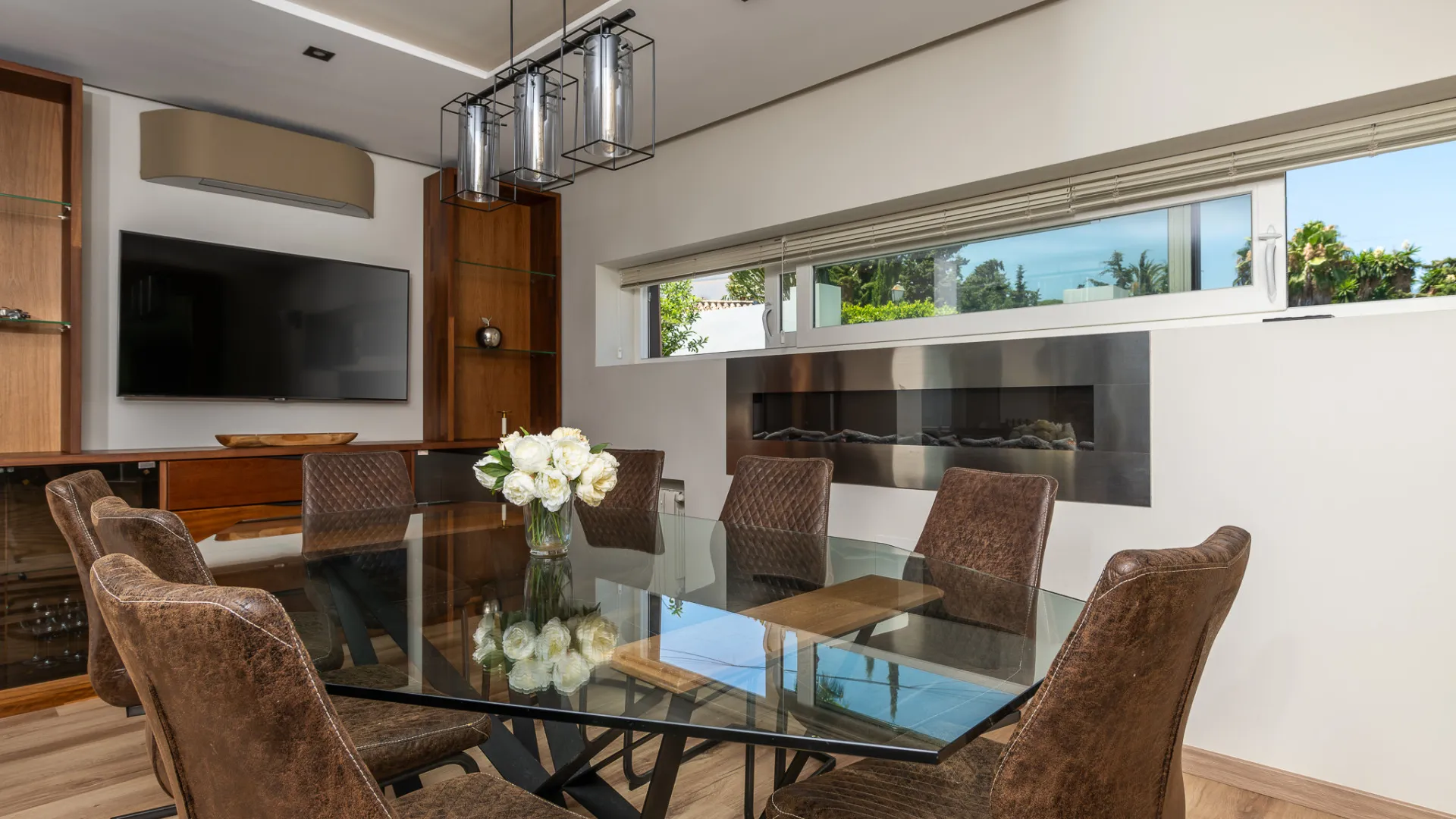 8 bedrooms Nueva Andalucia villa for sale