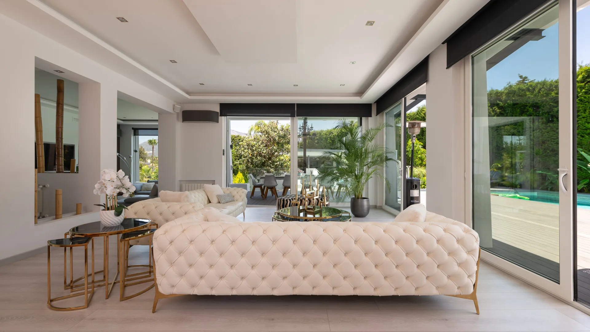 8 bedrooms Nueva Andalucia villa for sale