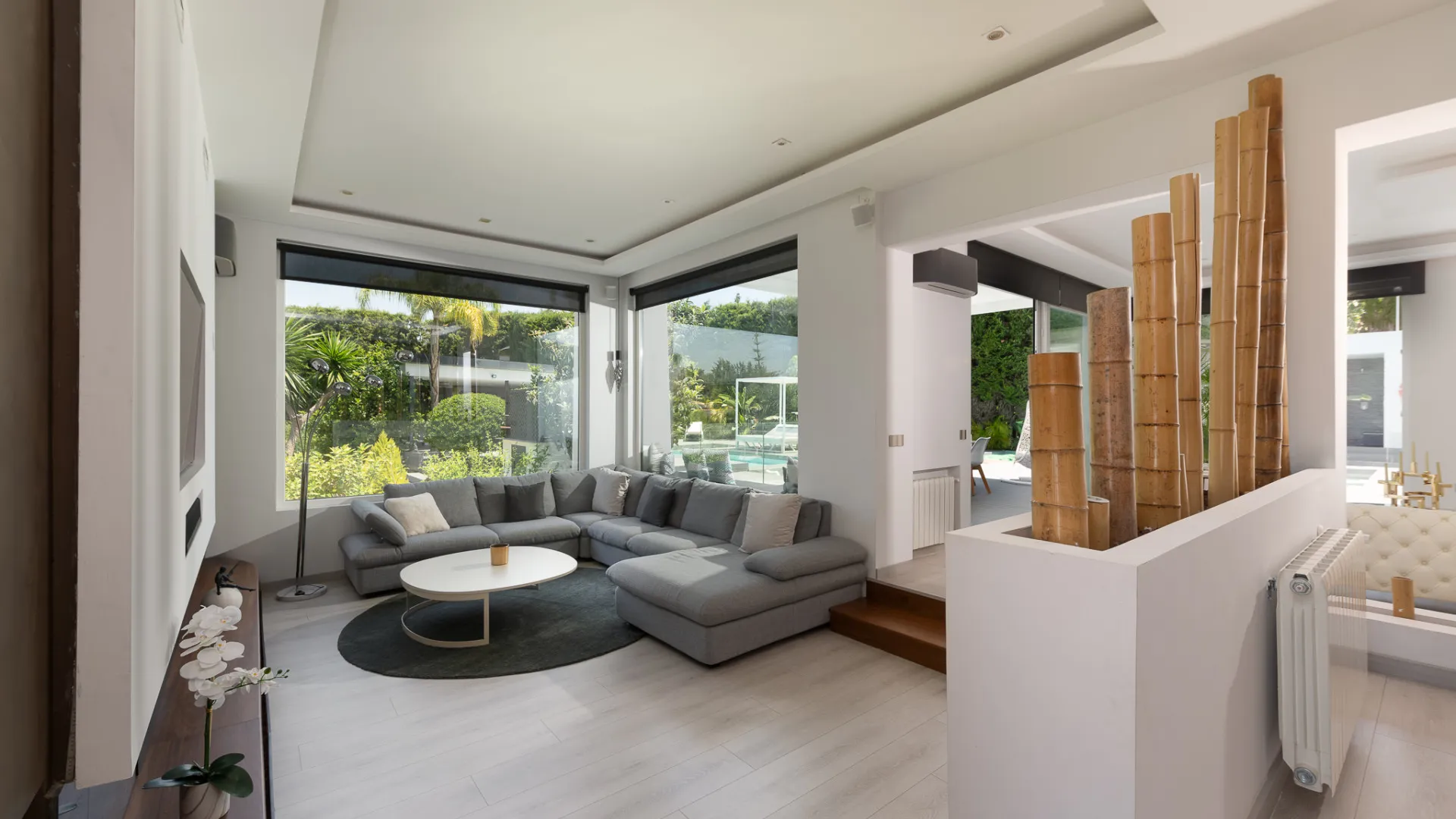 8 bedrooms Nueva Andalucia villa for sale