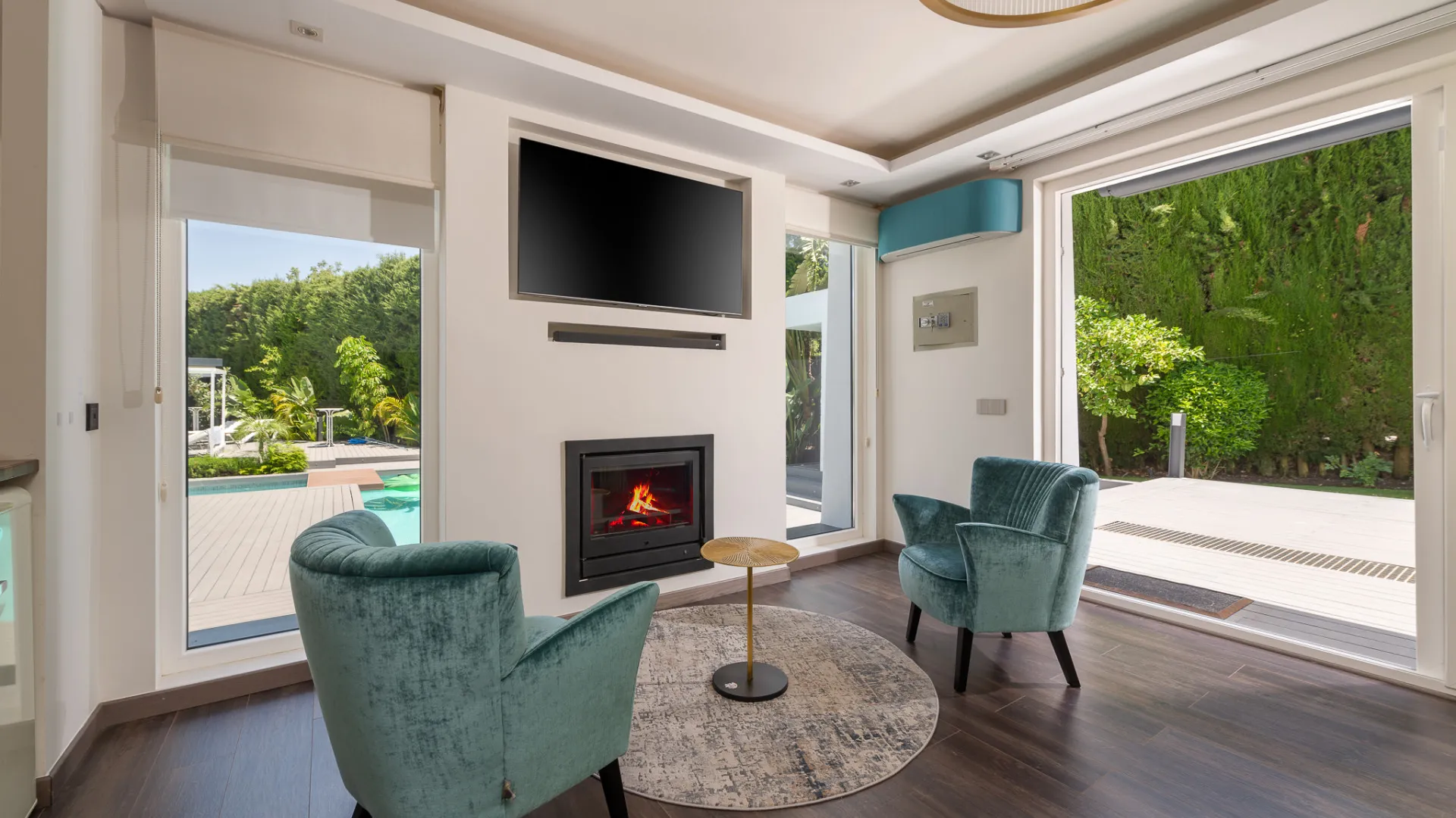 8 bedrooms Nueva Andalucia villa for sale