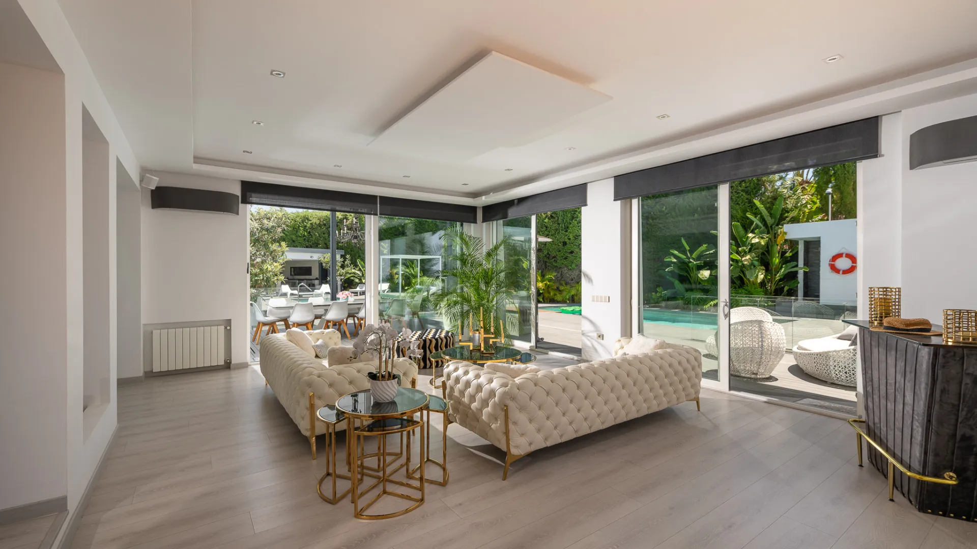 8 bedrooms Nueva Andalucia villa for sale