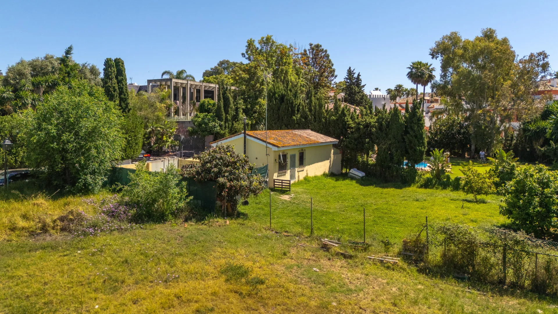 For sale plot in Diana Park