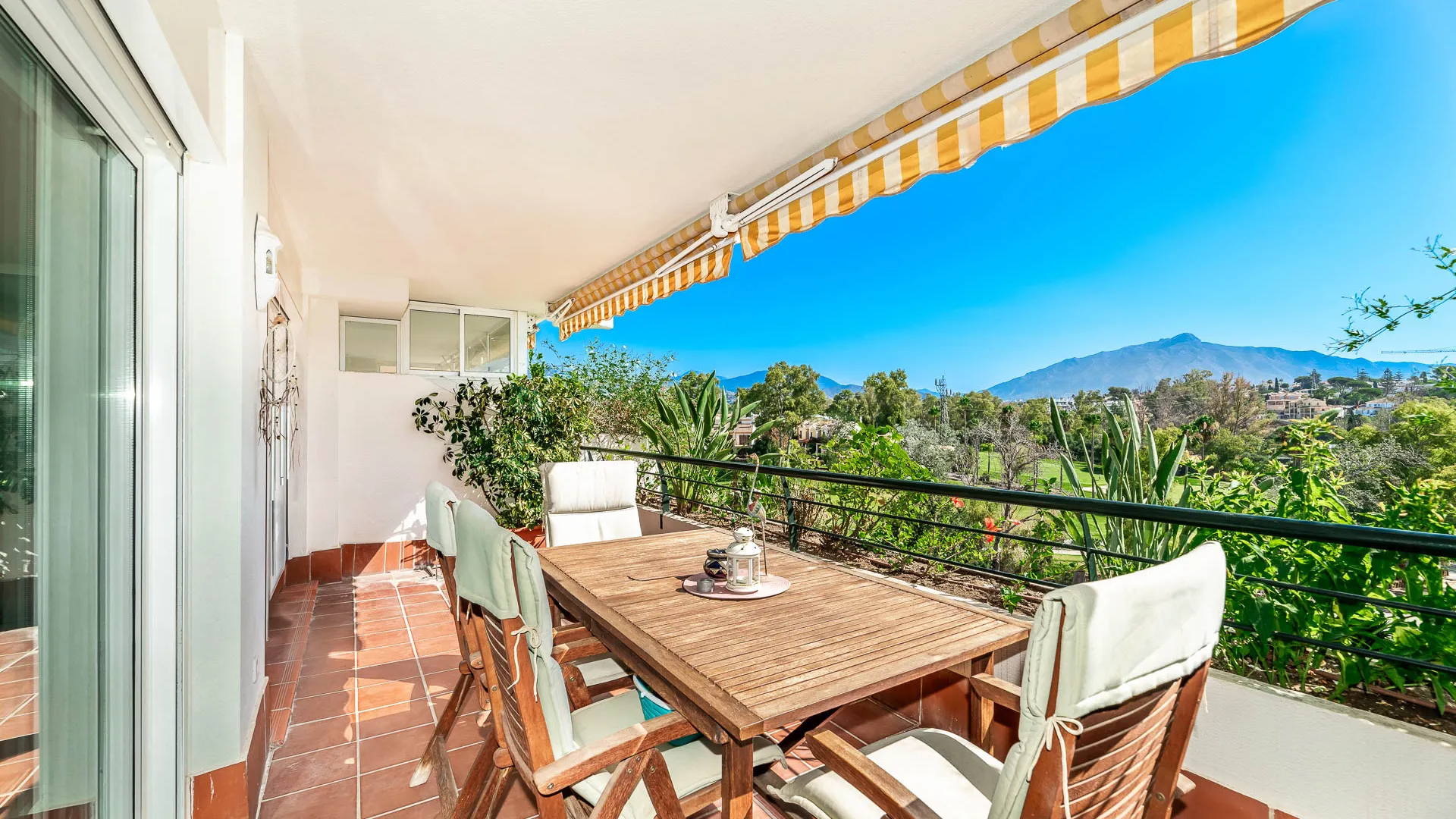 Guadalmina Alta, atico duplex de 3 dormitorios en venta