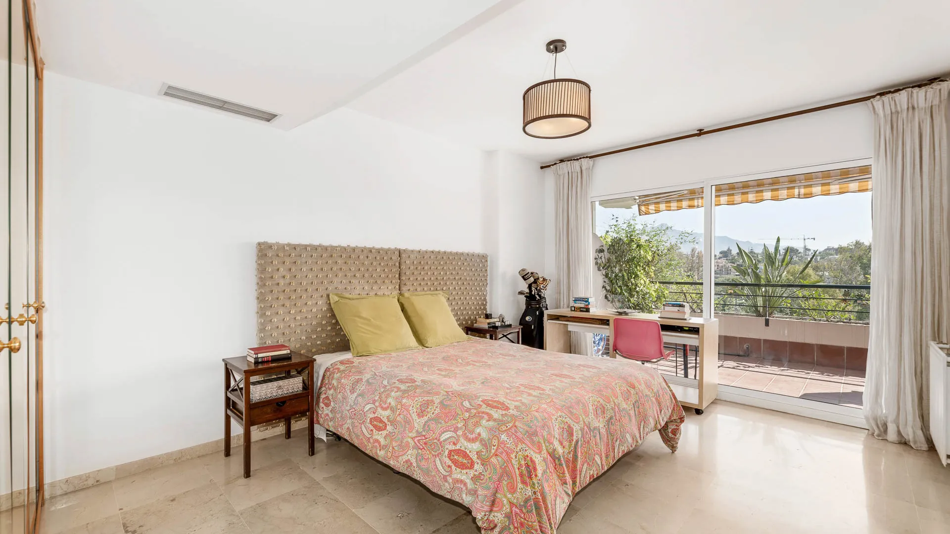 Guadalmina Alta, atico duplex de 3 dormitorios en venta