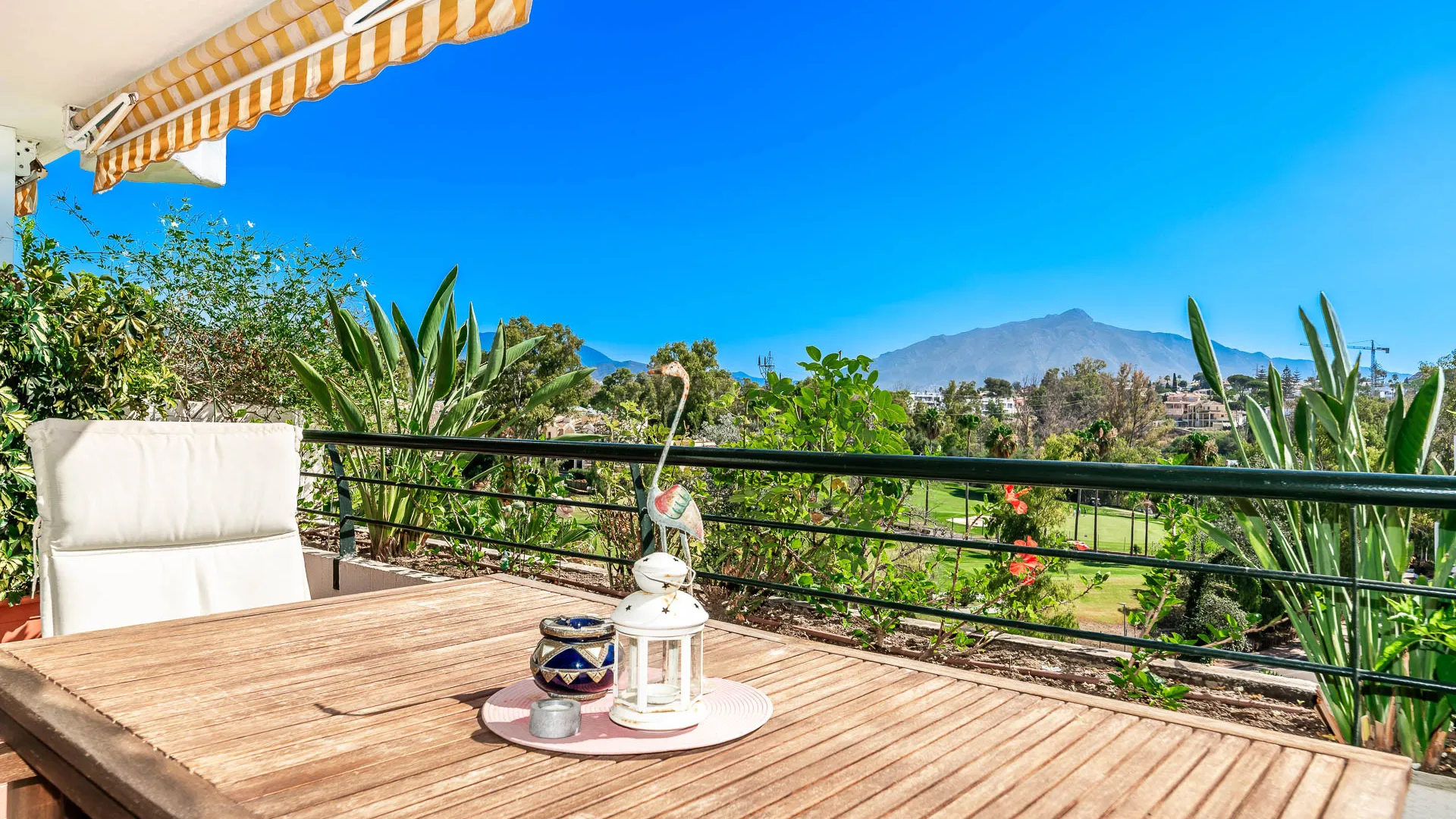 Guadalmina Alta, atico duplex de 3 dormitorios en venta