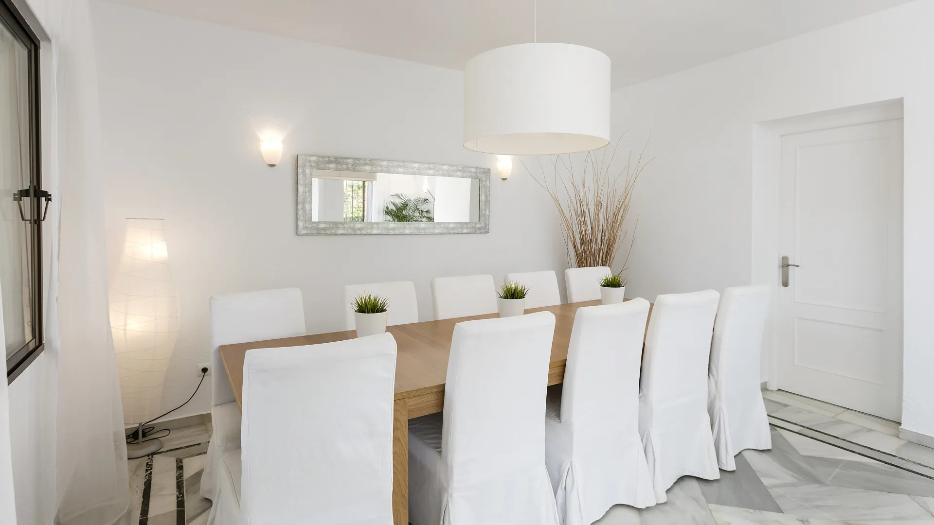For sale villa in Nueva Andalucia